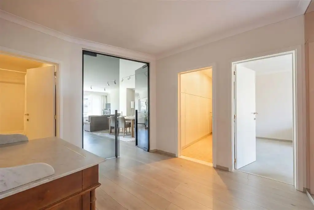 Ruim appartement boven het groen in Deurne-Zuid foto 5