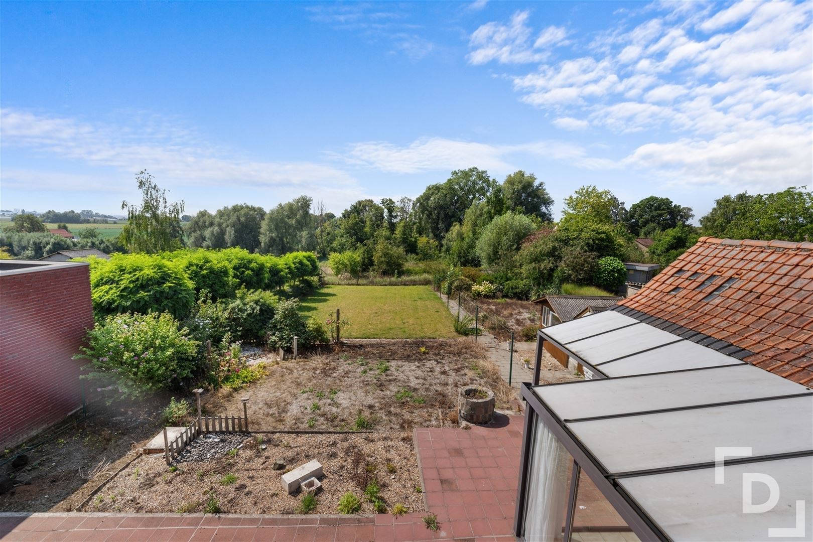 Ruime te renoveren woning te koop in Geluveld. foto 31