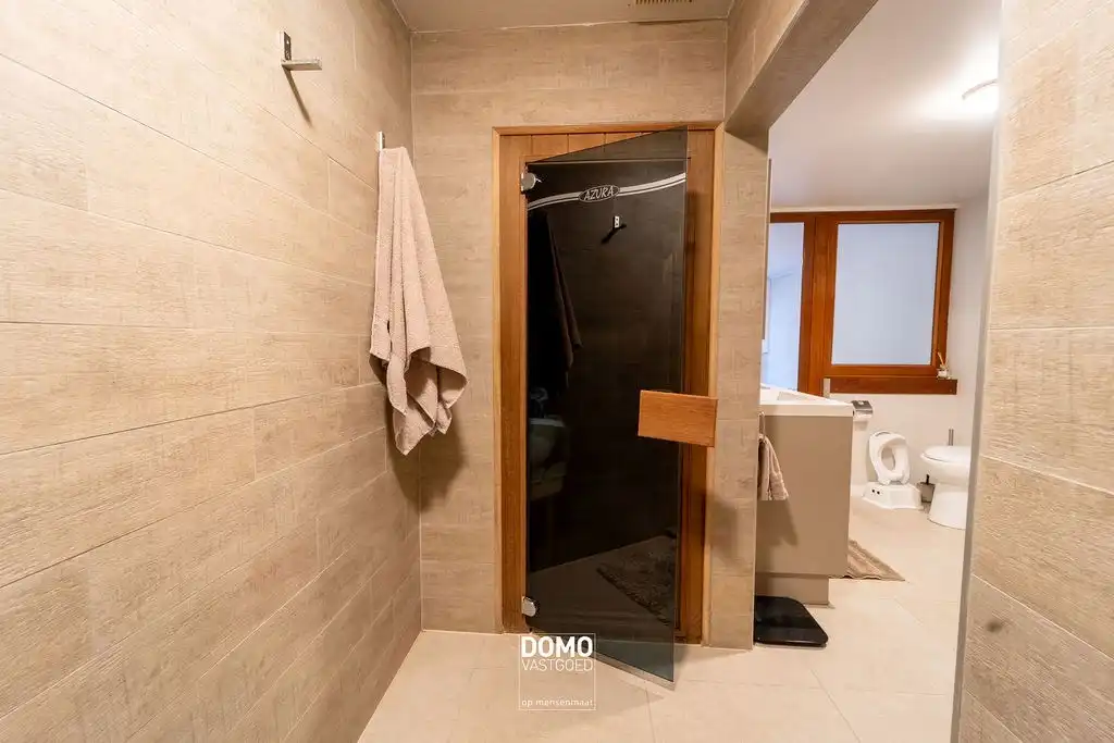 Verrassend ruime woning met karakter te Kuringen. foto 10