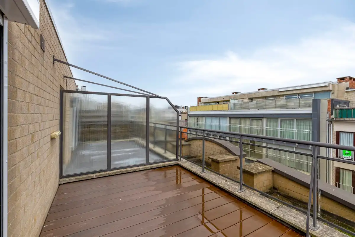 Appartement met 1 slaapkamer en twee ruime zonneterrassen, met een parkeerplaats in het gebouw die samen met het appartement aangekocht dient te worden. foto 3