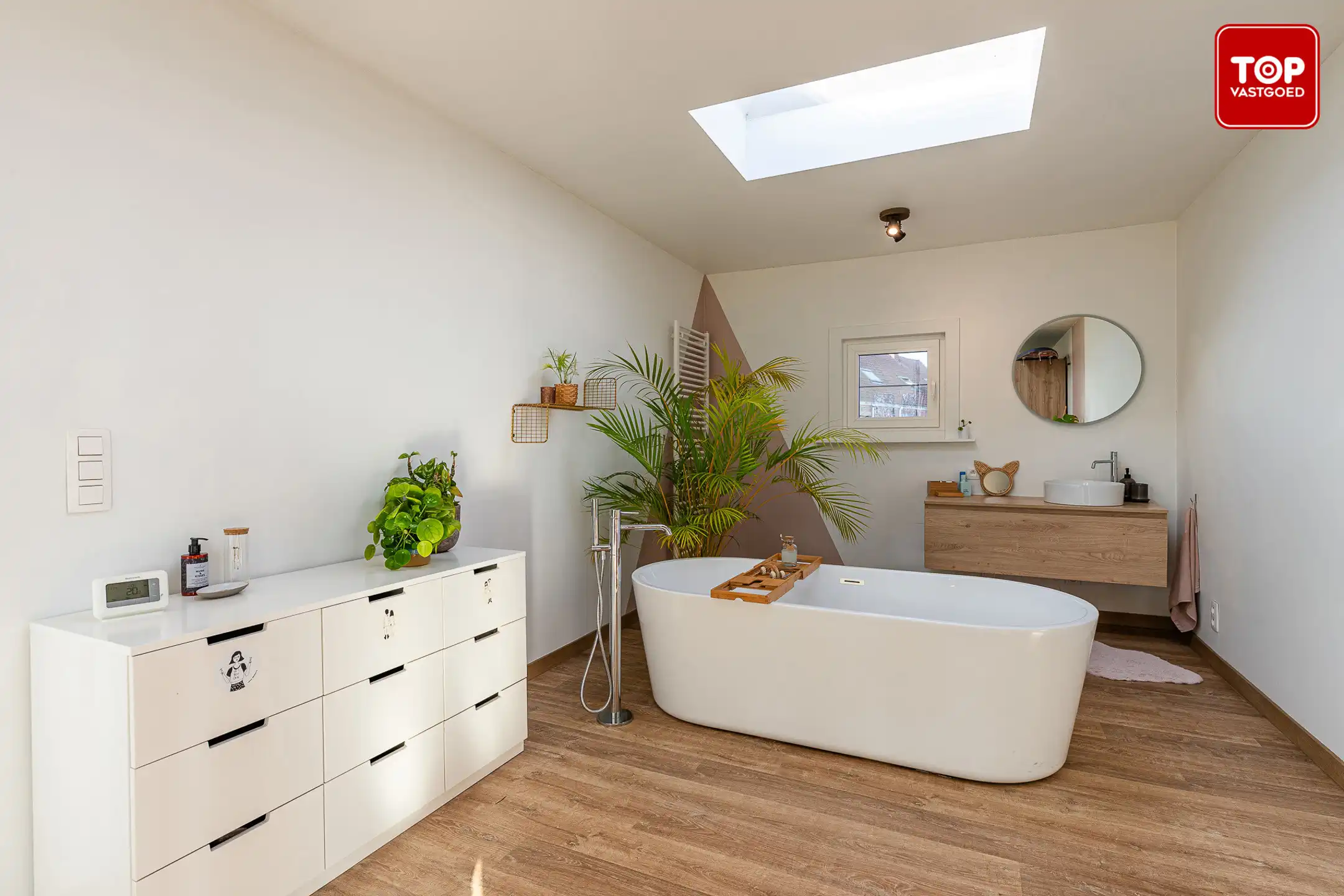 Karakteristieke woning  met 3 slaapkamers en 2 badkamers op riant perceel. foto 18