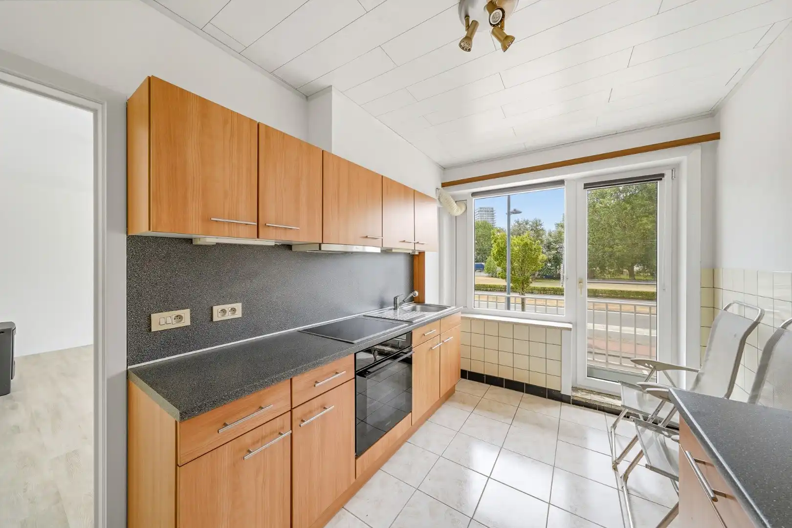 Instapklaar appartement met 2 slaapkamers te Oostende foto 6