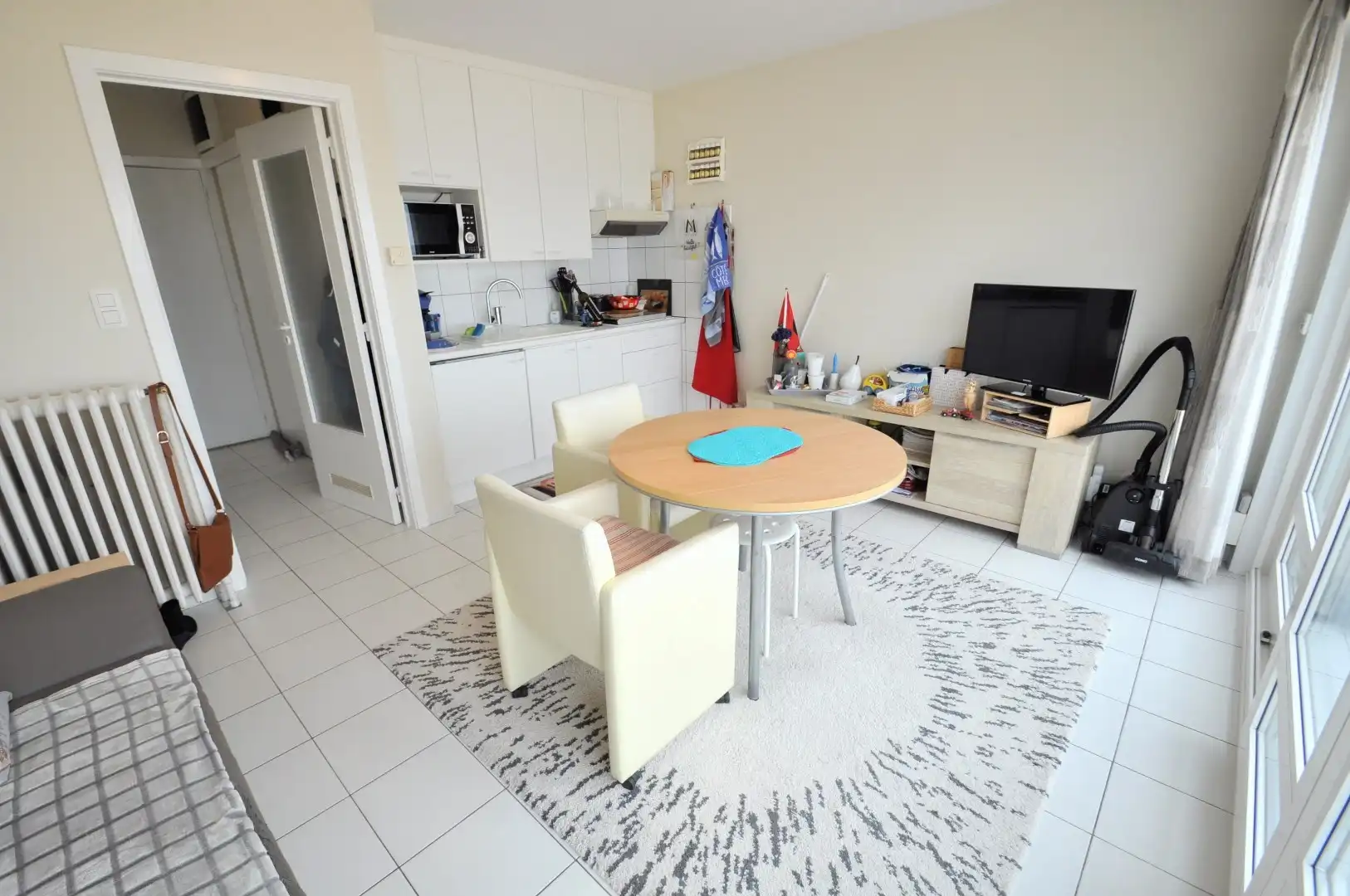 Studio met slaaphoek te huur op jaarbasis op de zeedijk te Koksijde foto 5