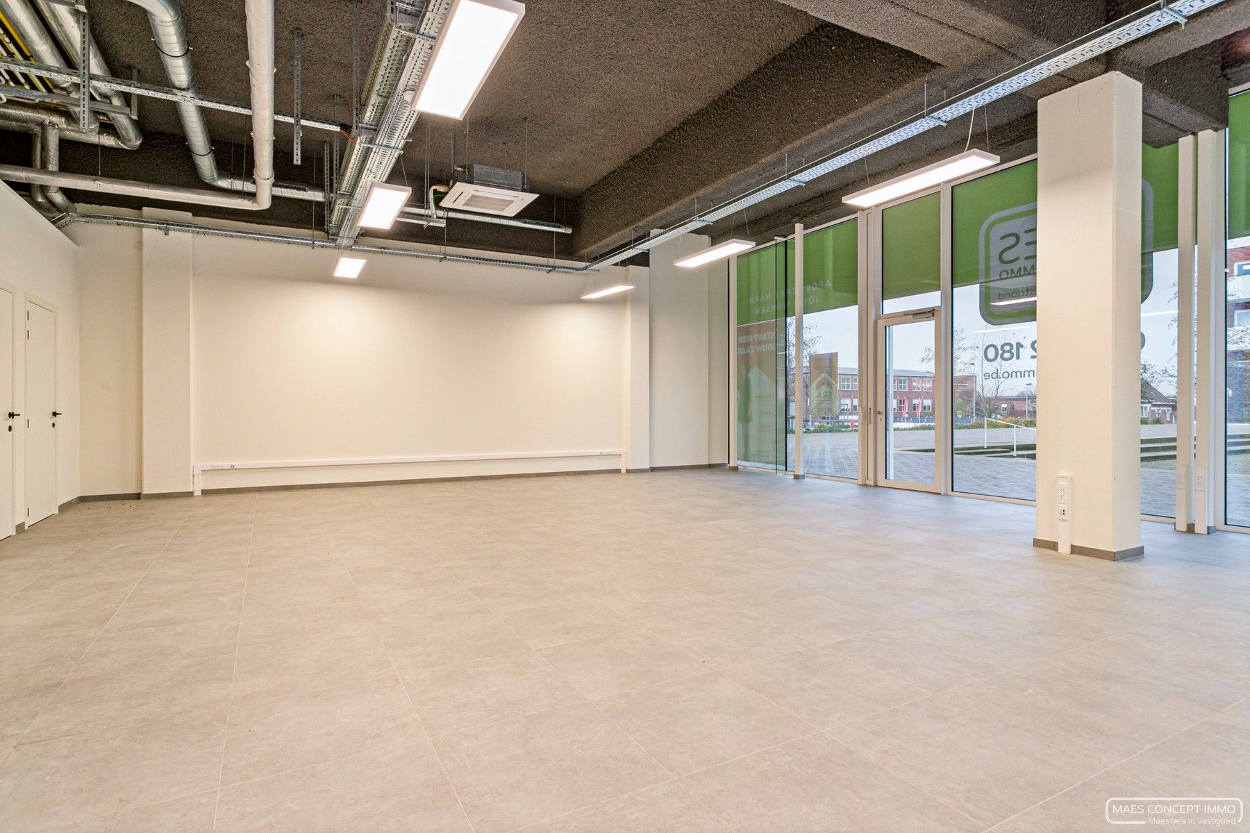 Afgewerkt (verhuurd) handelspand te koop van 125 m2 in centrum Zwevegem foto 2