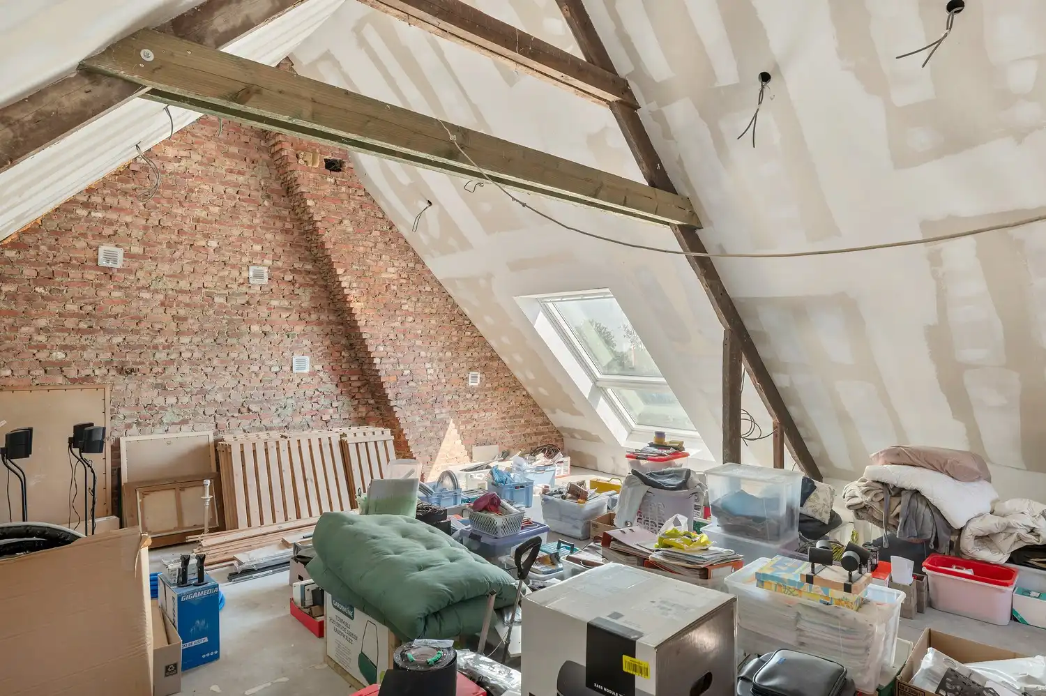 Grotendeels gerenoveerde gezinswoning op een ruim perceel van 1.084 m². foto 18