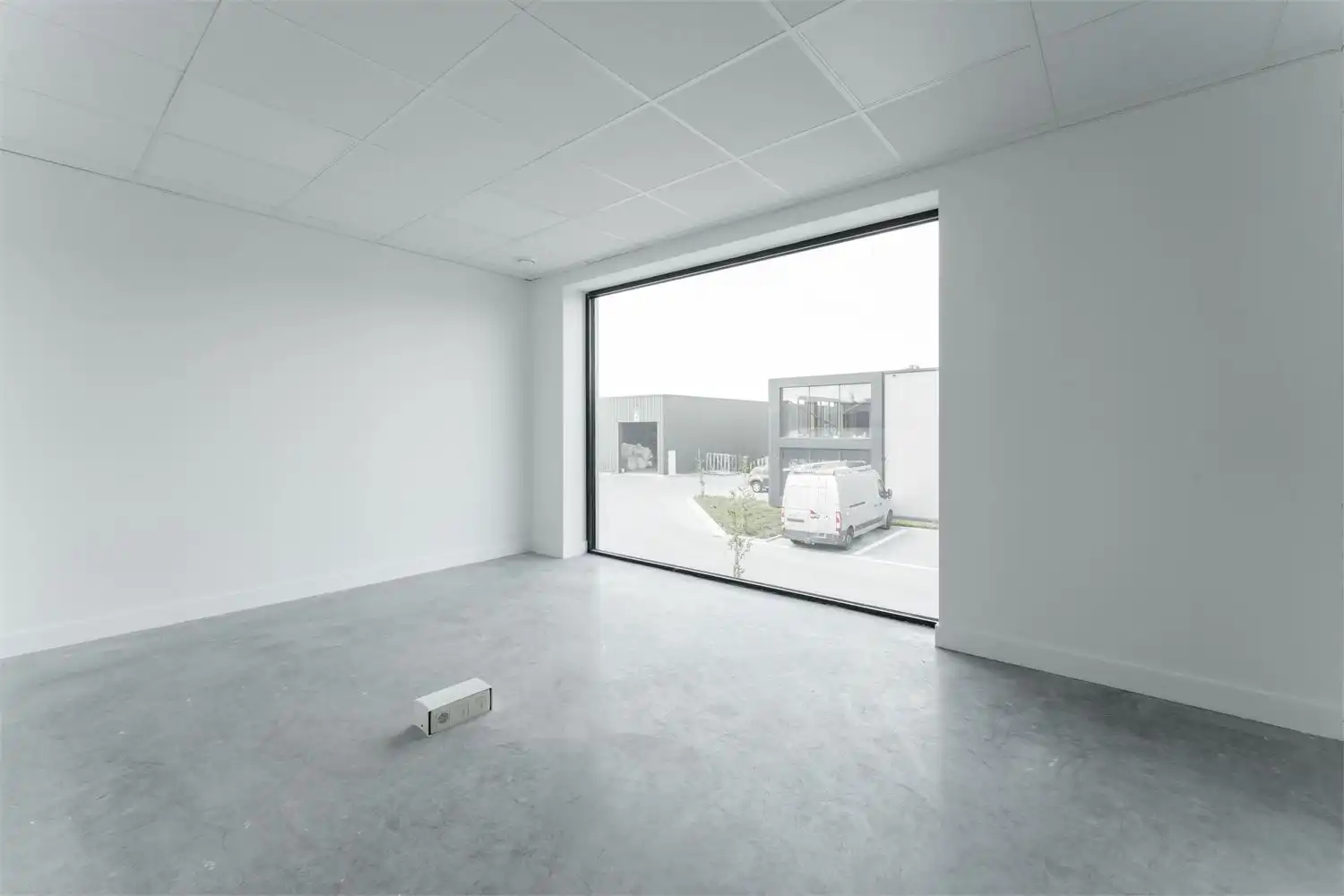 Recente bedrijfsunit met kantoor en kantine foto 38