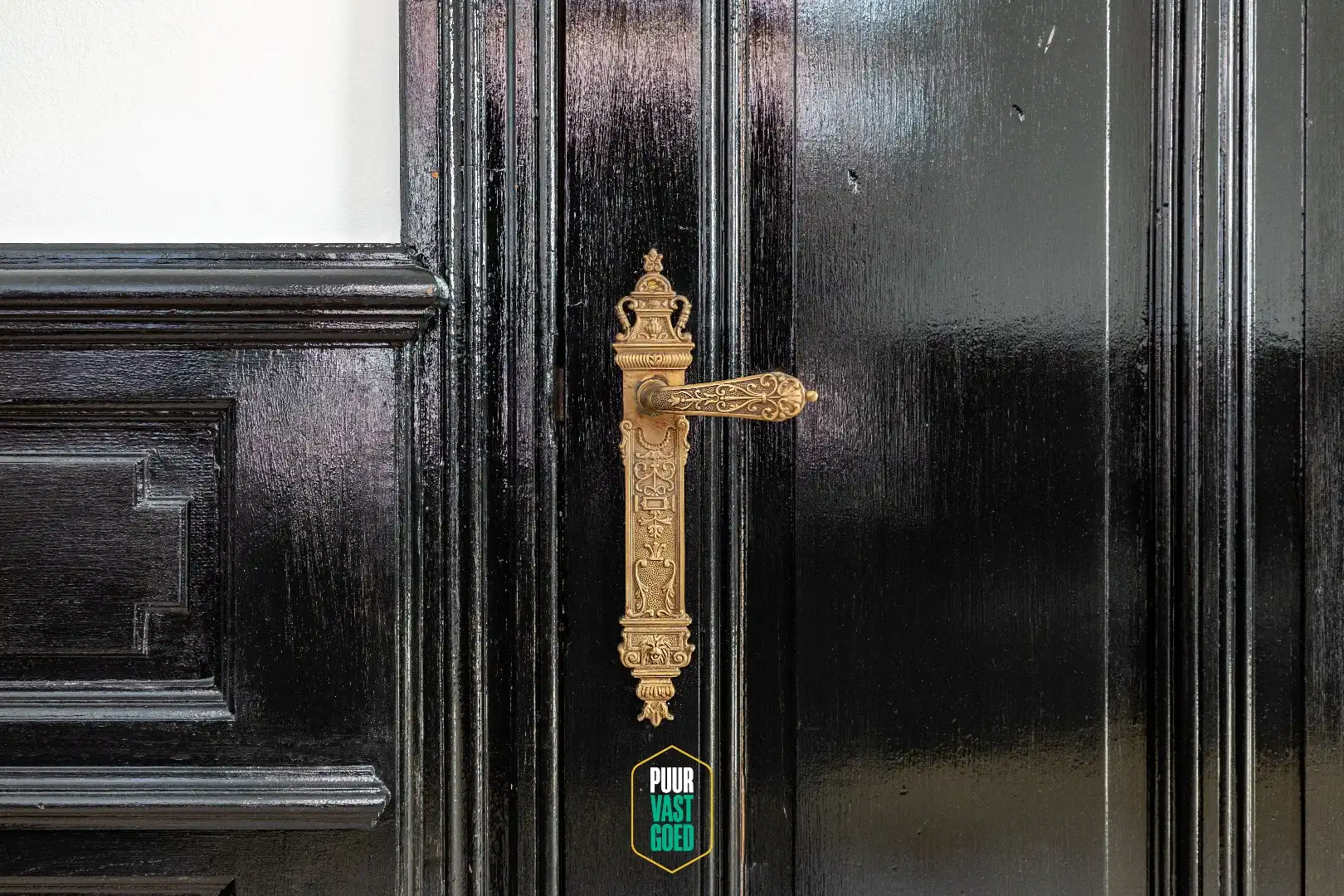 Prachtig gerestaureerde hoekwoning met dubbele garage bij 't Zand foto 5