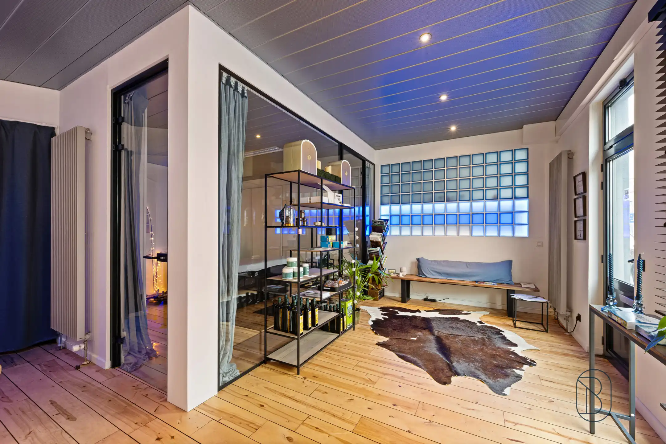 Topgelegen handelspand met verhuurd duplexappartement foto 10