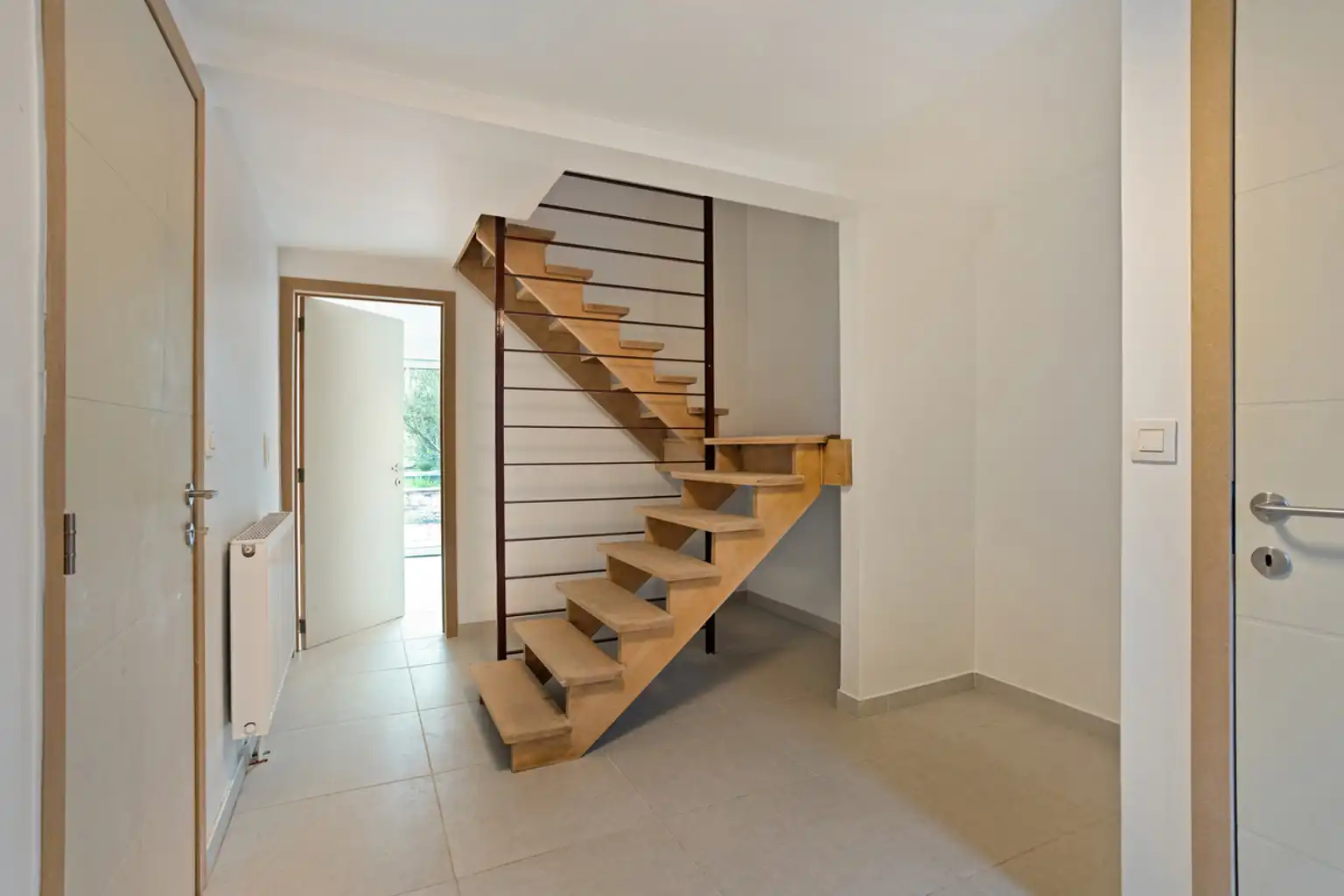 Volledig gerenoveerde driegevel bel-etage in rustige wijjk foto 6