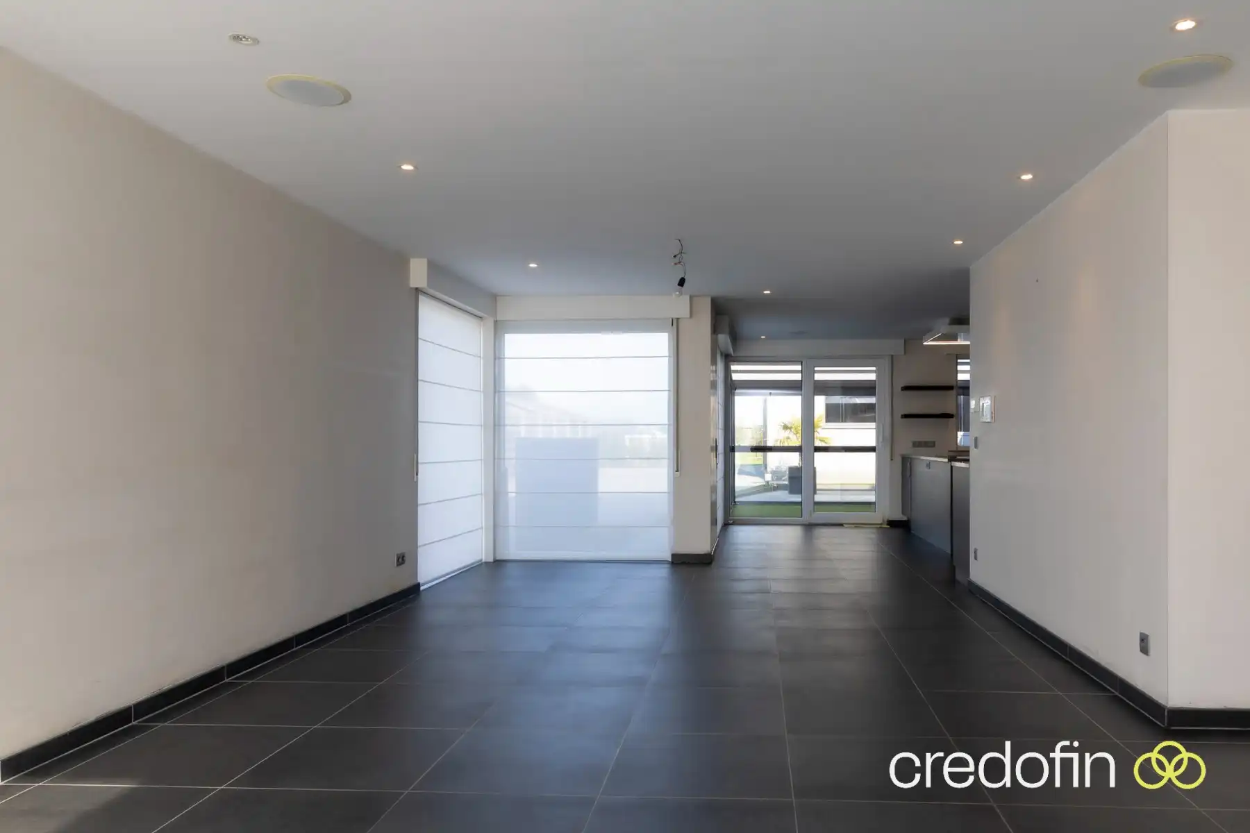 Ruime halfopen bebouwing met grote tuin en zwembad in rustige straat te Lievegem (Waarschoot) foto 3