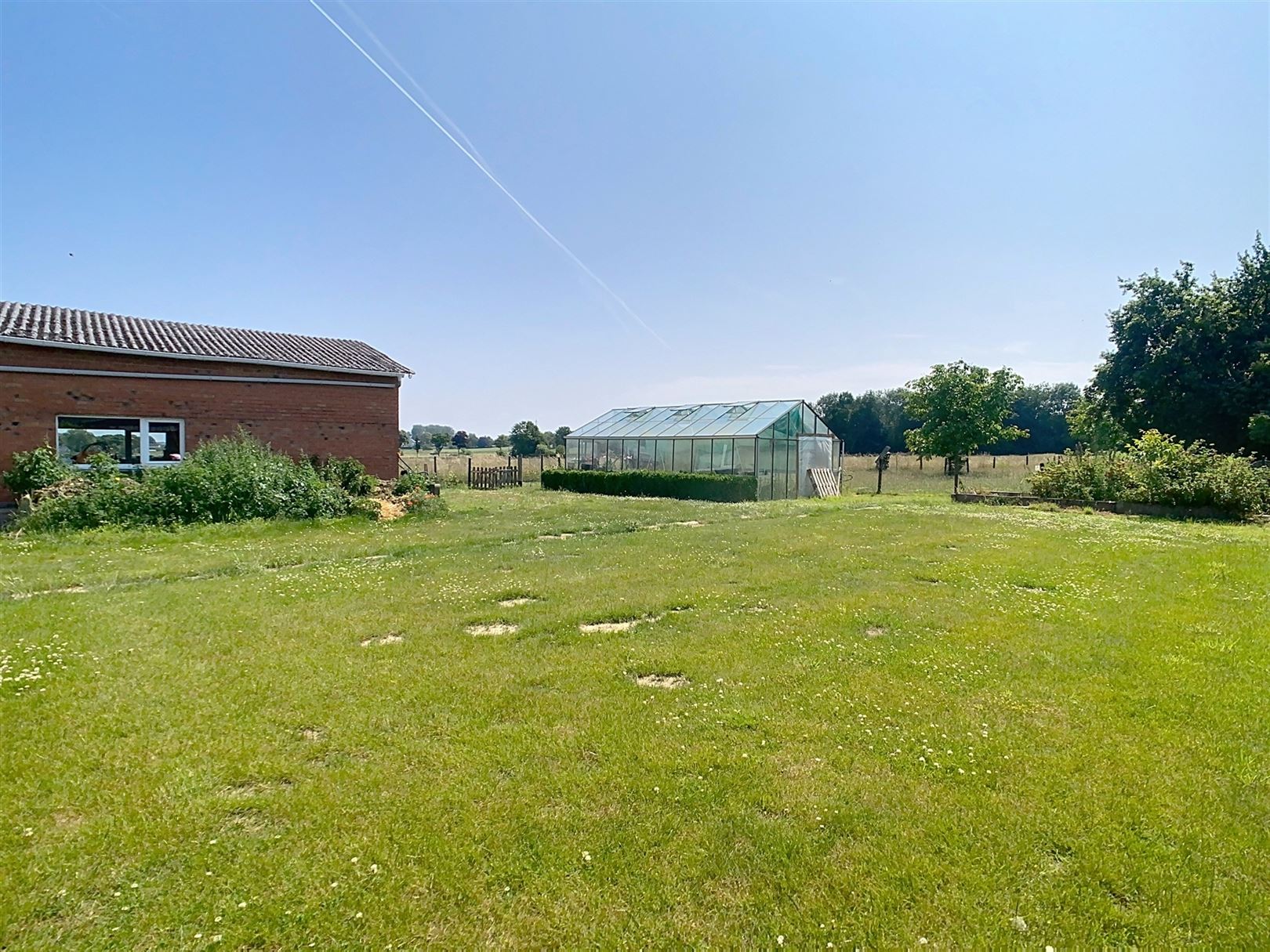 Ruime landelijke woning, bijgebouw, tuin en weide, 75a 79ca foto 11