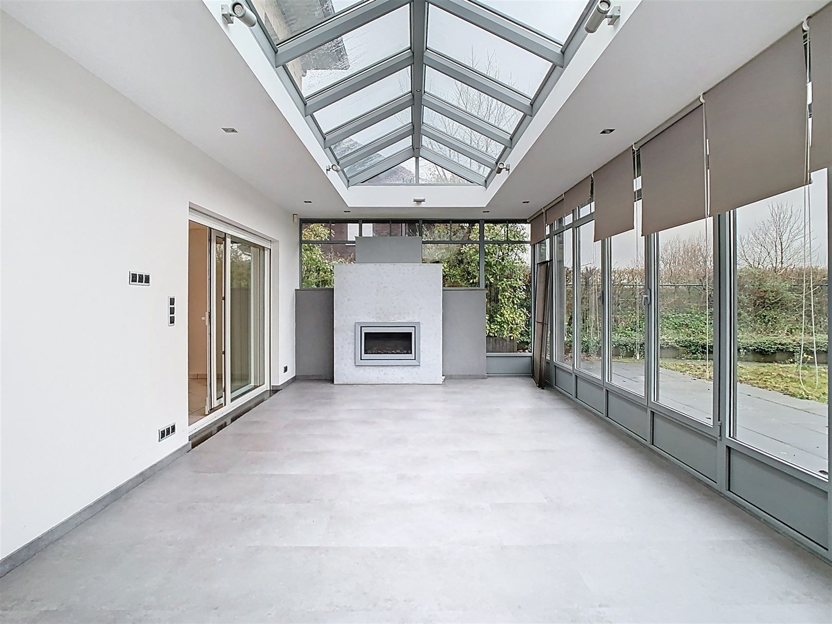 RUIME VILLA MET 4 SLPK EN MOOIE TUIN foto 7