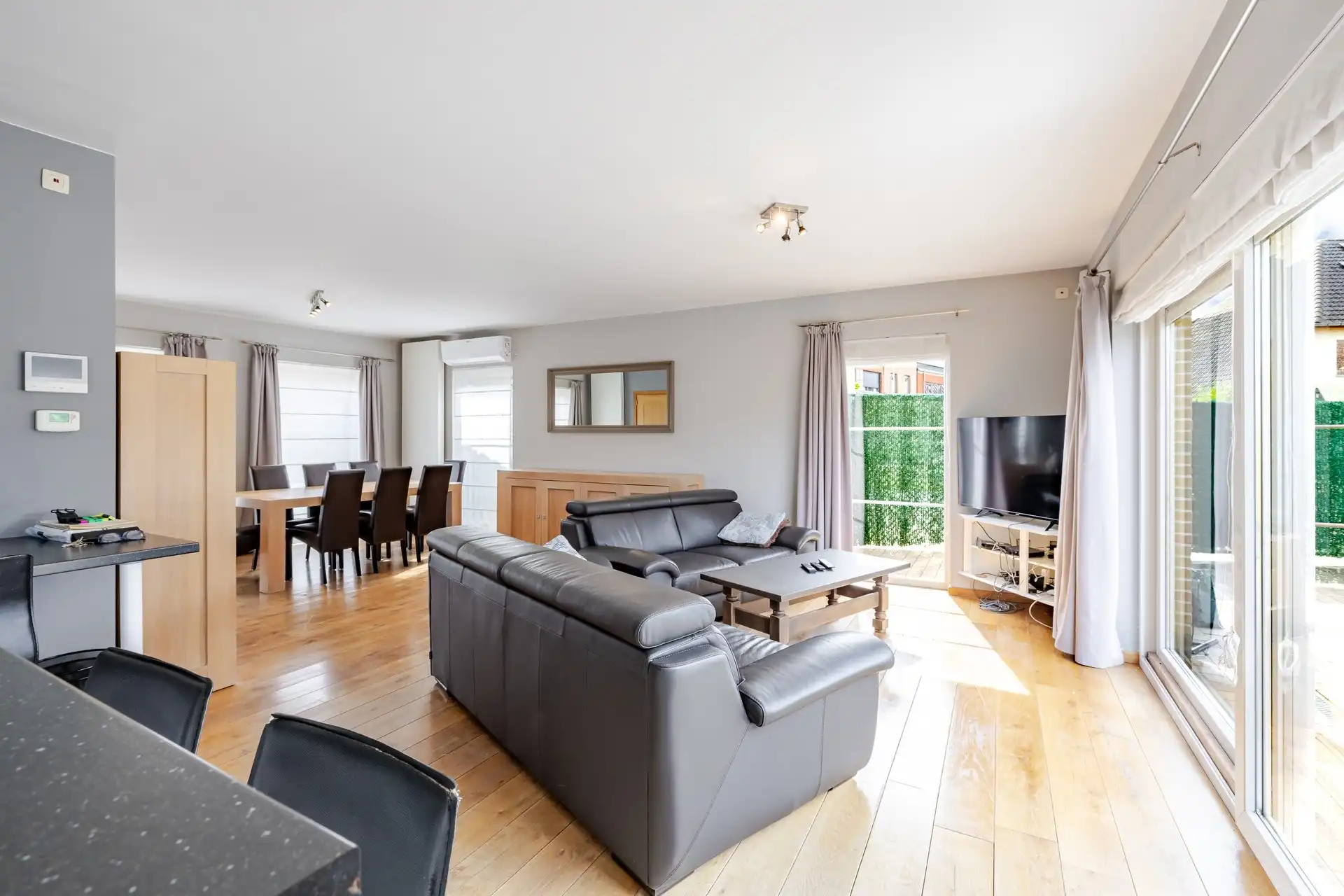 Instapklare halfopen bebouwing met 3 slaapkamers, zonnepanelen en zonnige tuin te Aalst foto 2