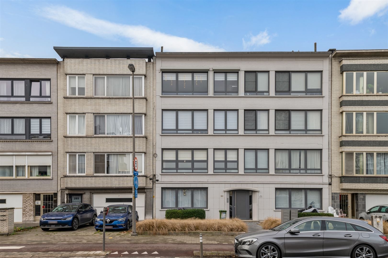 Recent gerenoveerd appartement ca. 88m2 met 2 slaapkamers en terras. foto {{pictureIndex}}