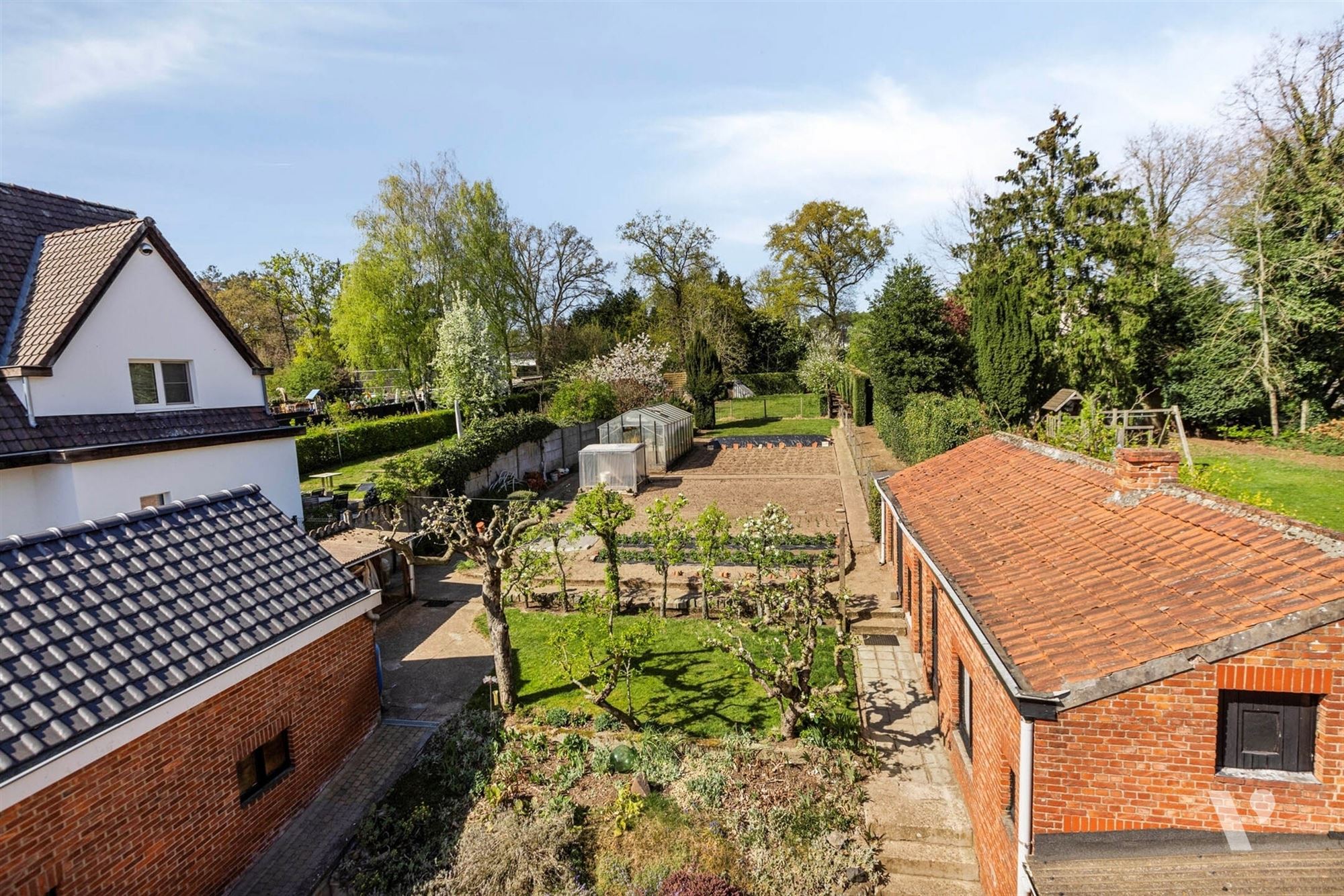 Karaktervolle woning met mooie tuin foto 32