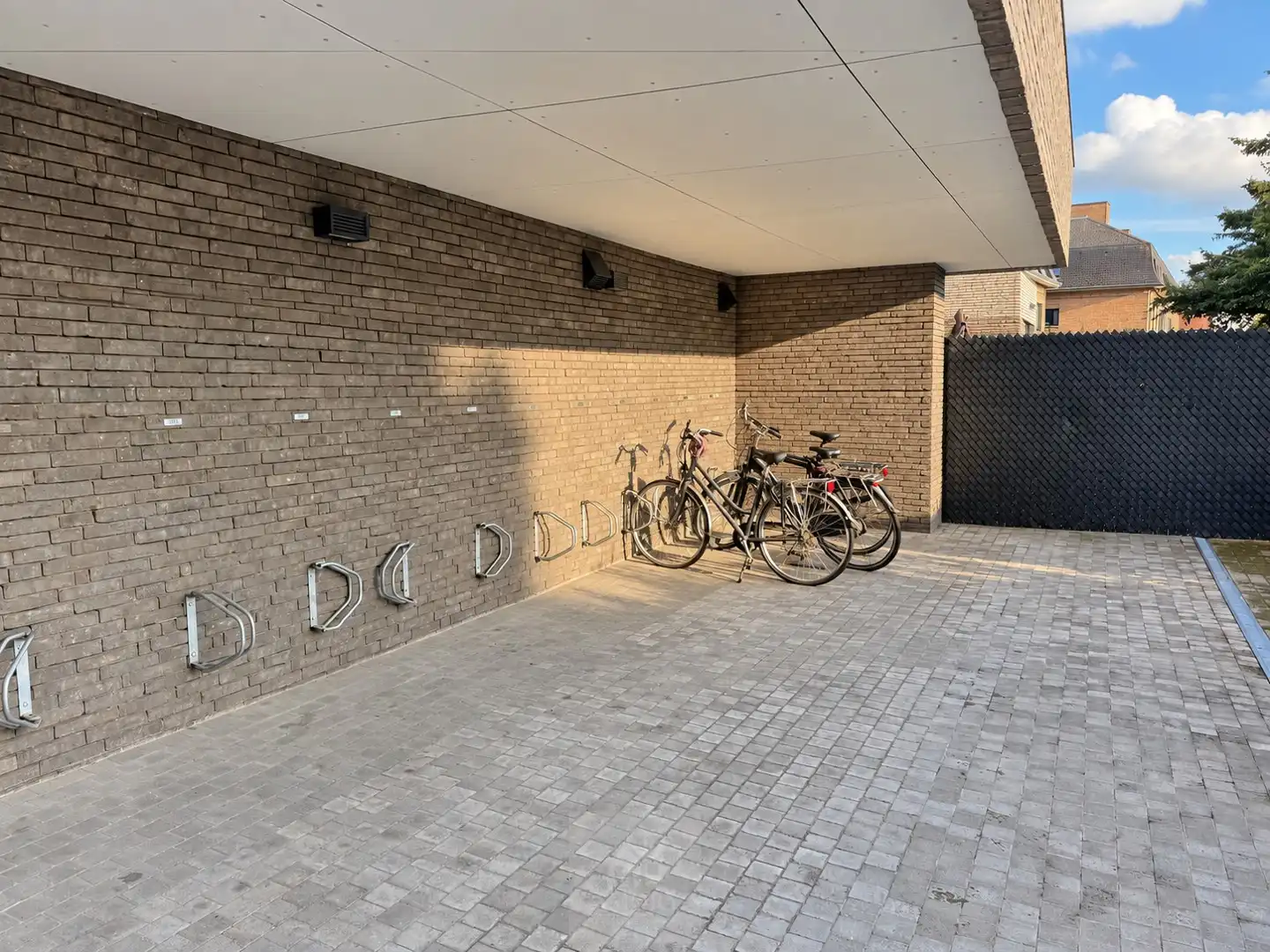 Recent en energiezuinig 1-slaapkamerappartement met autostaanplaats in Wondelgem foto 13