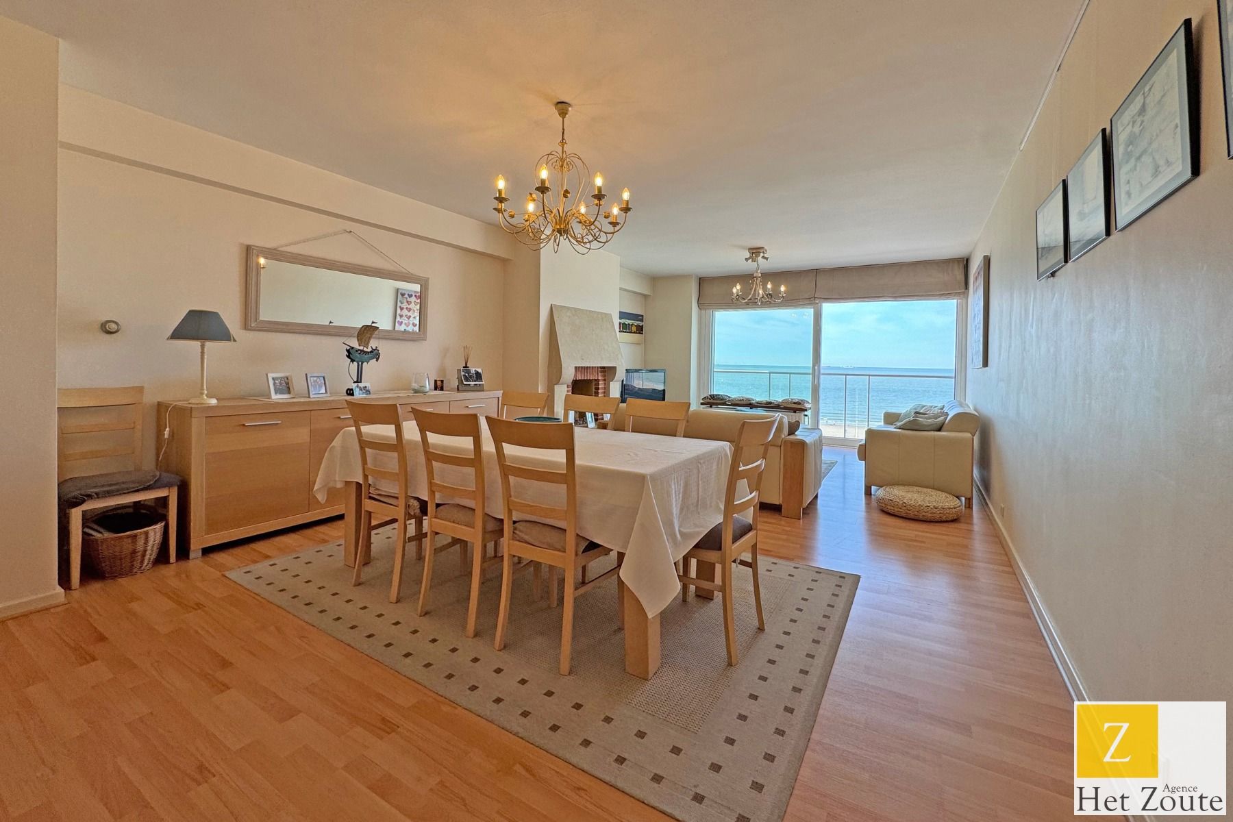 Ruim gemeubeld appartement met frontaal zeezicht te Knokke foto 2