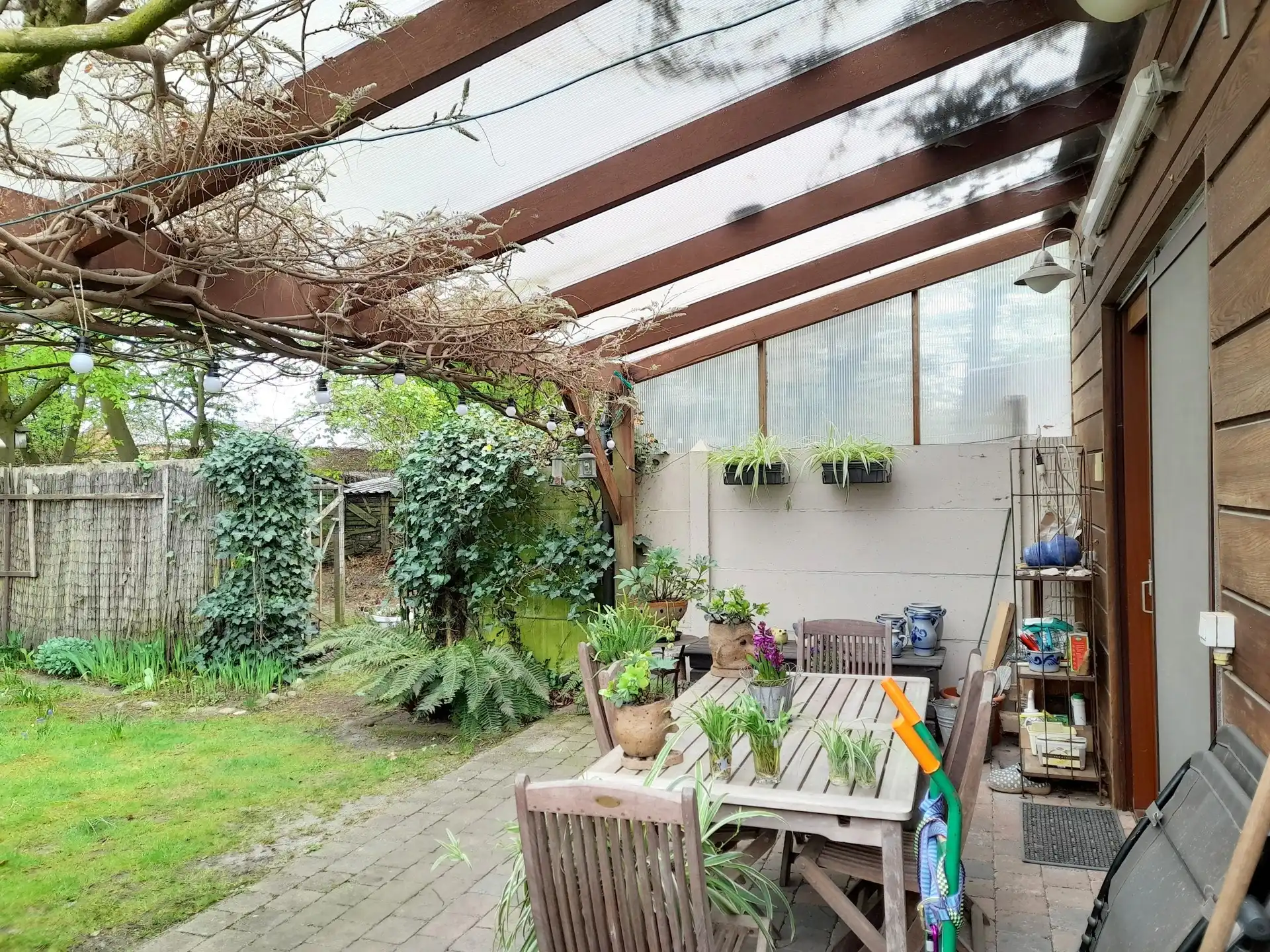 Handelspand met woonhuis en tuintje foto 28