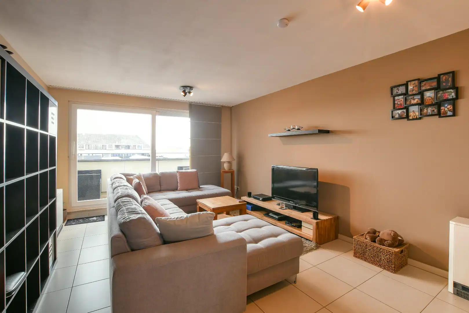 Mooi duplexappartement met 2 slaapkamers, zonnig terras en veel bergruimte te Oostende foto 3