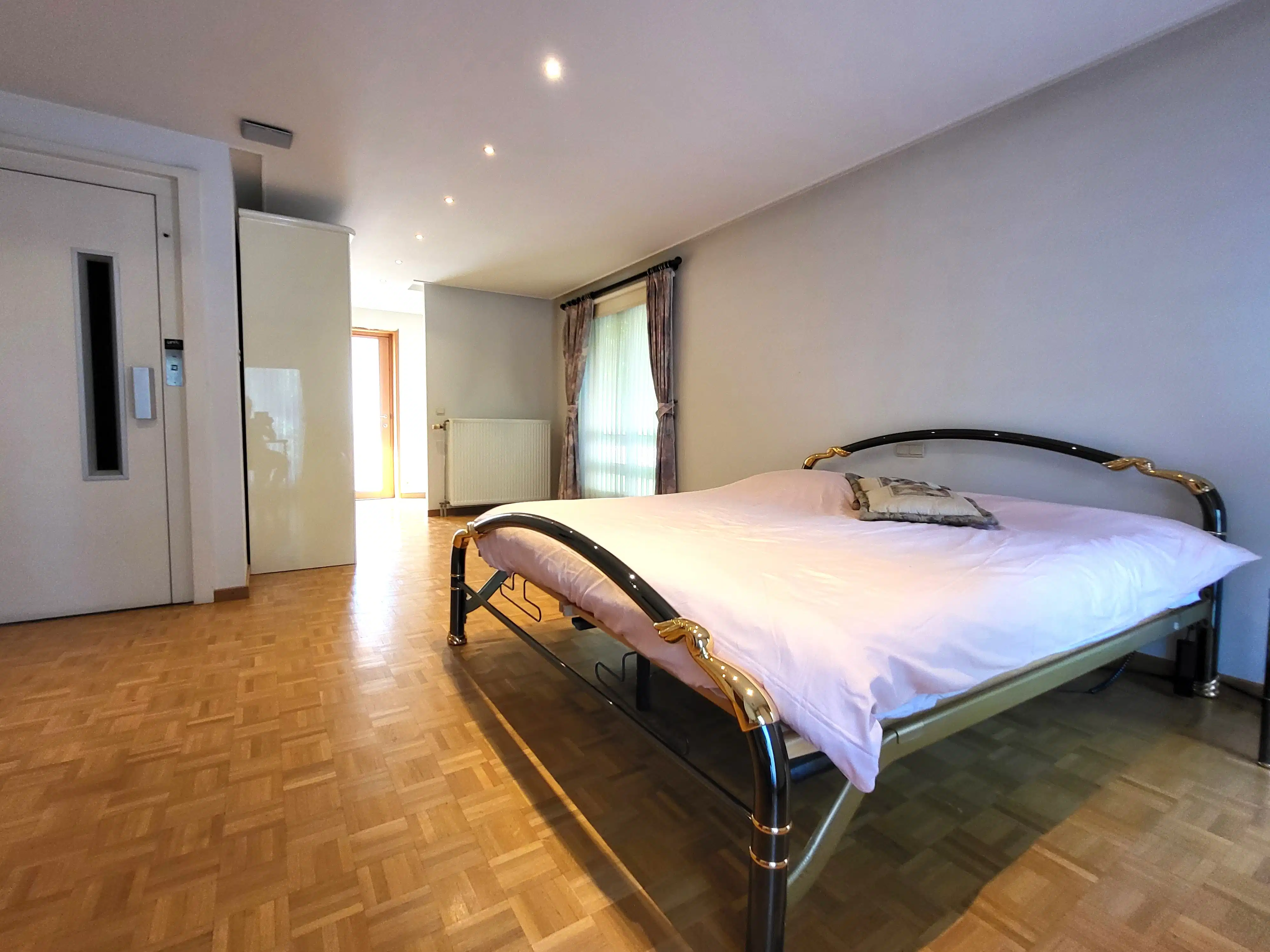 Exclusieve villa in pittoresk Roborst met vrij uitzicht op een bosgebied, zwembad en 4 garages.  foto 26