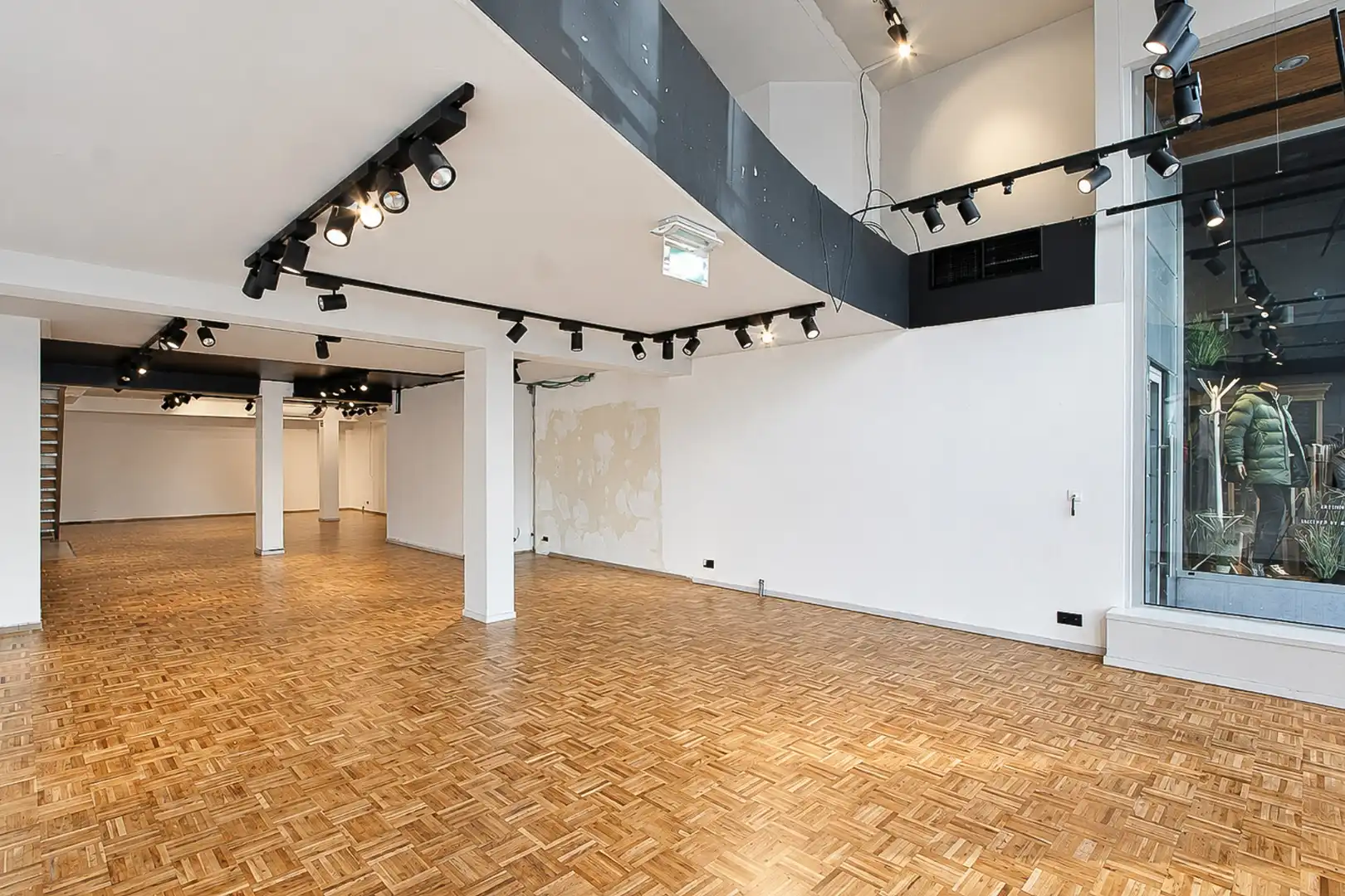 Centraal gelegen winkelpand met mezzanine Lippenslaan 162 foto 5