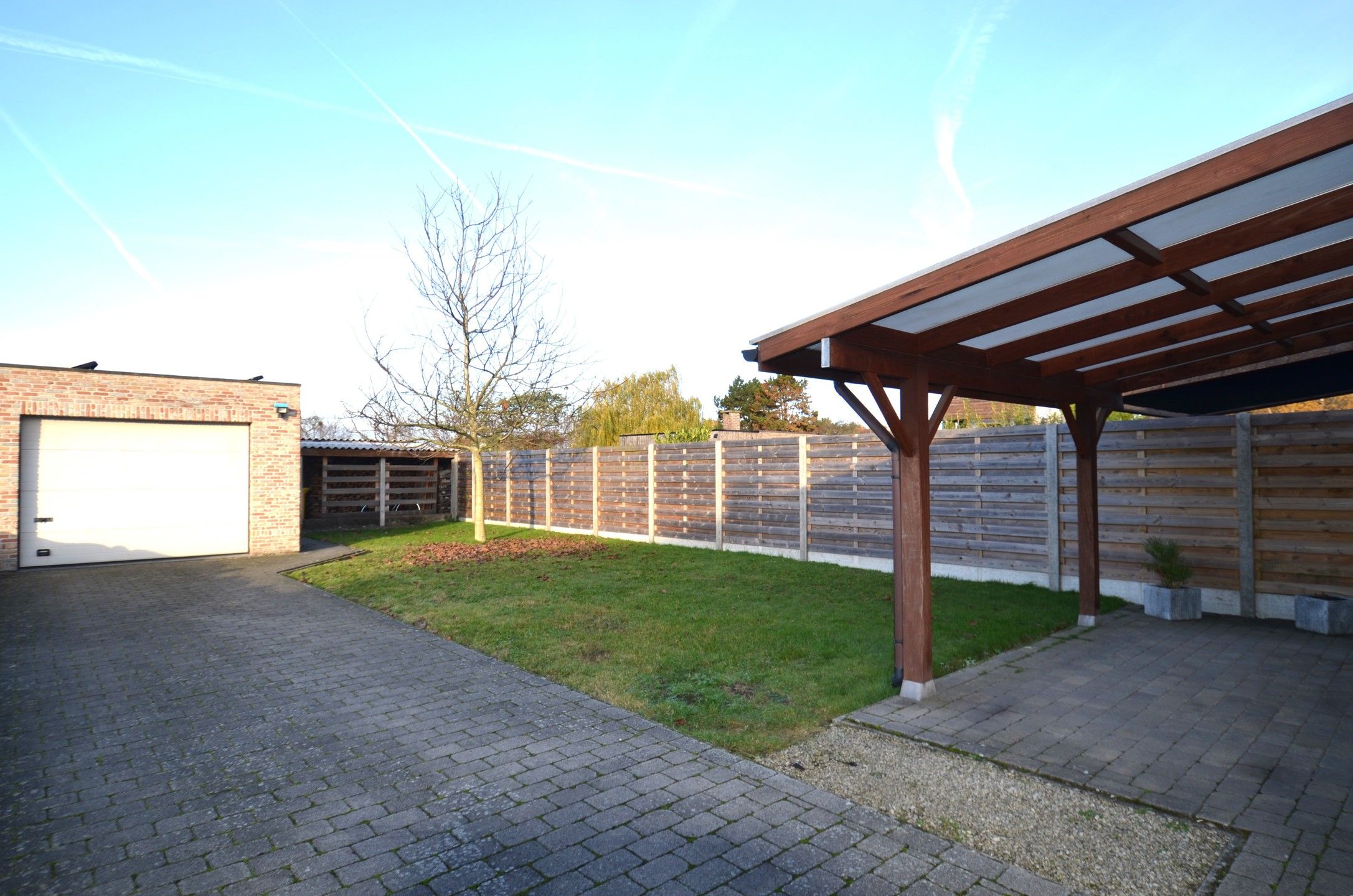 Leuke halfopen bebouwing met drie slaapkamers foto 23