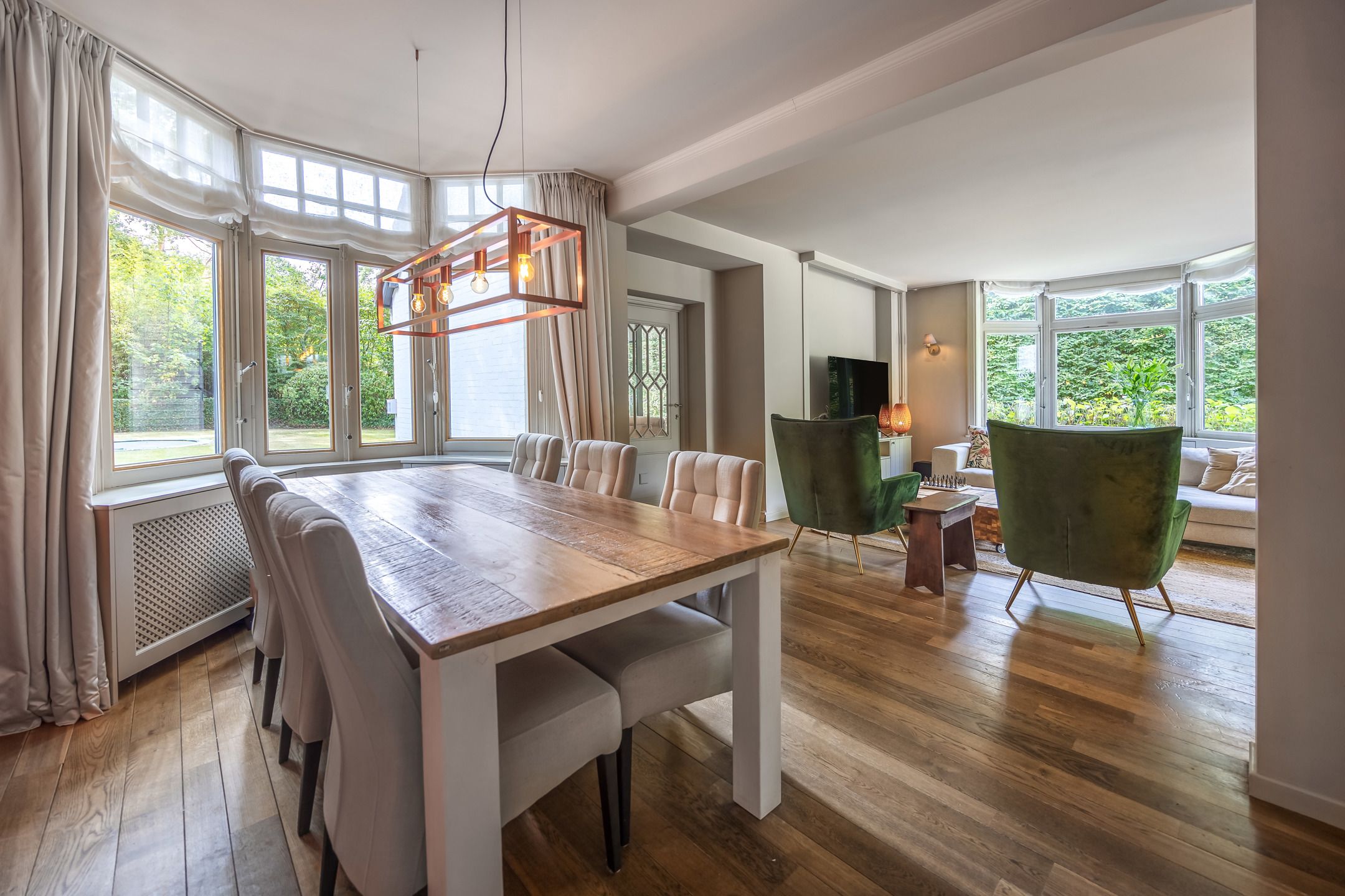 Karaktervolle villa op ca 1.780 m² met bijgebouw en garage foto 14