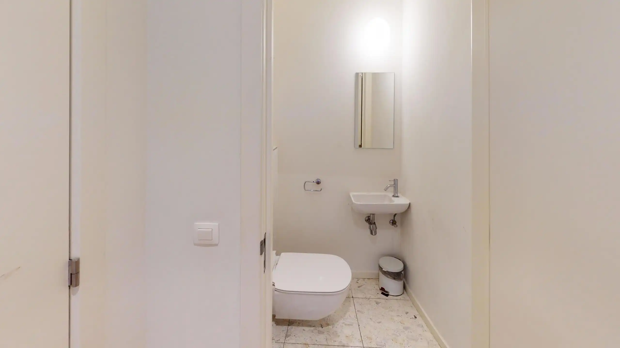 ANTWERPEN CENTRUM - Gemeubeld één slaapkamer appartement met terras foto 9