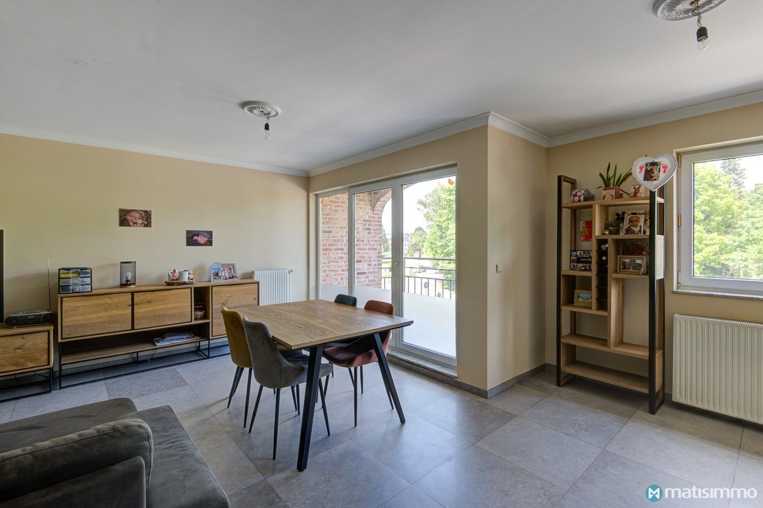 RUIM DUPLEXAPPARTEMENT MET 3 SLAAPKAMERS, AUTOSTAANPLAATS EN KELDERBERGING TE GENK foto 6