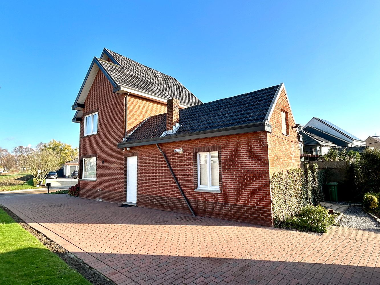 Degelijke, te renoveren half open bebouwing op ruim perceel. foto 3