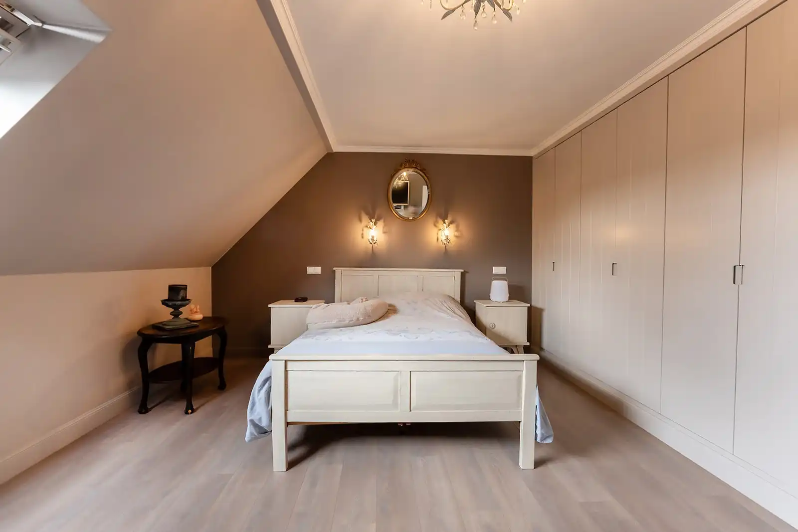 Ruim duplex appartement met garagebox te koop in Lissewege. foto 18