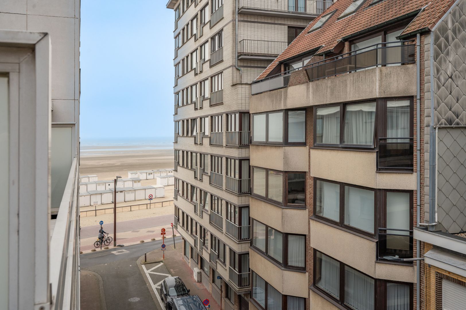 Vernieuwd appartement met zalig terras en zijdelings zeezicht foto 5