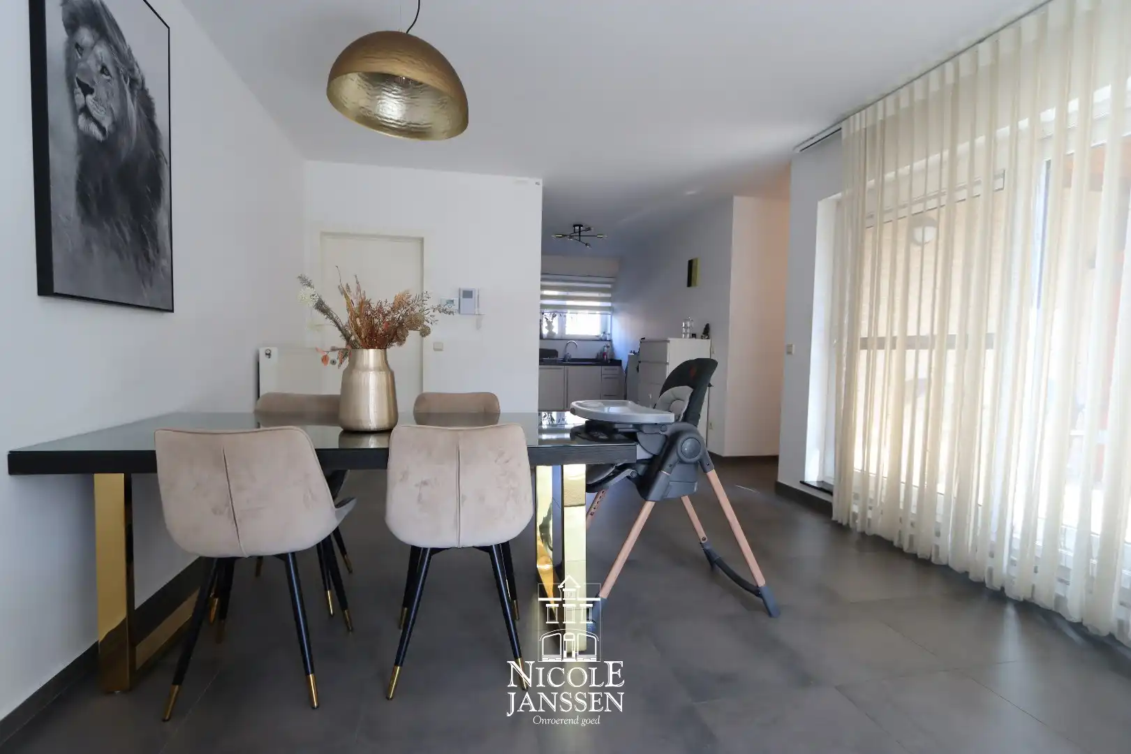 Instapklaar appartement met twee slaapkamers en overdekt terras foto 5