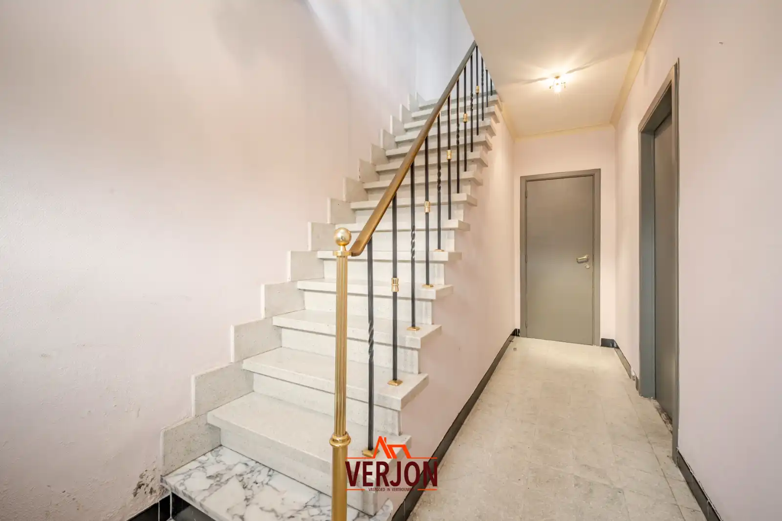 Woning met tuin en garage in het centrum van Ardooie! foto 11