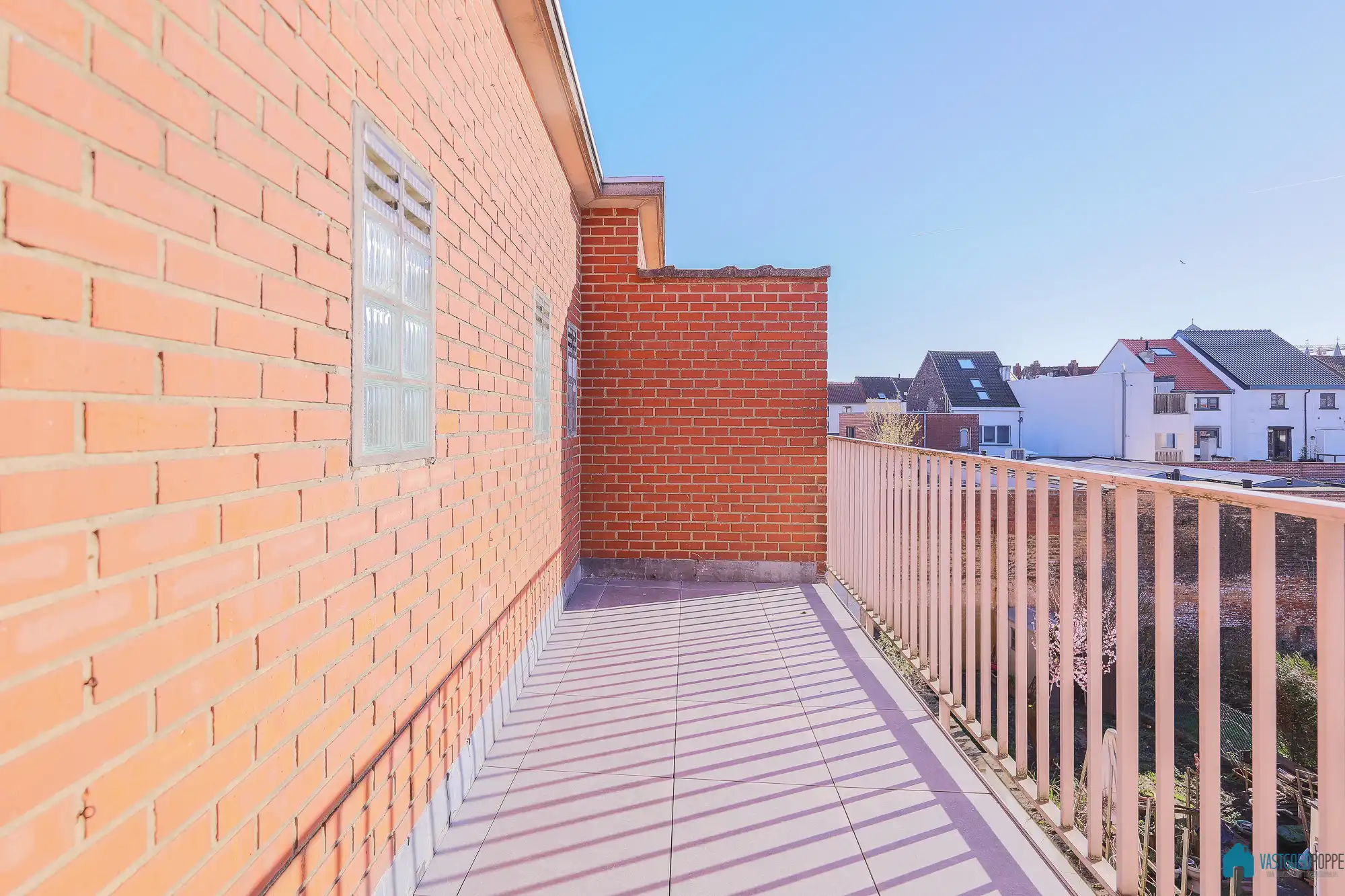 Ruim gerenoveerd appartement met zuid-gericht terras foto 15