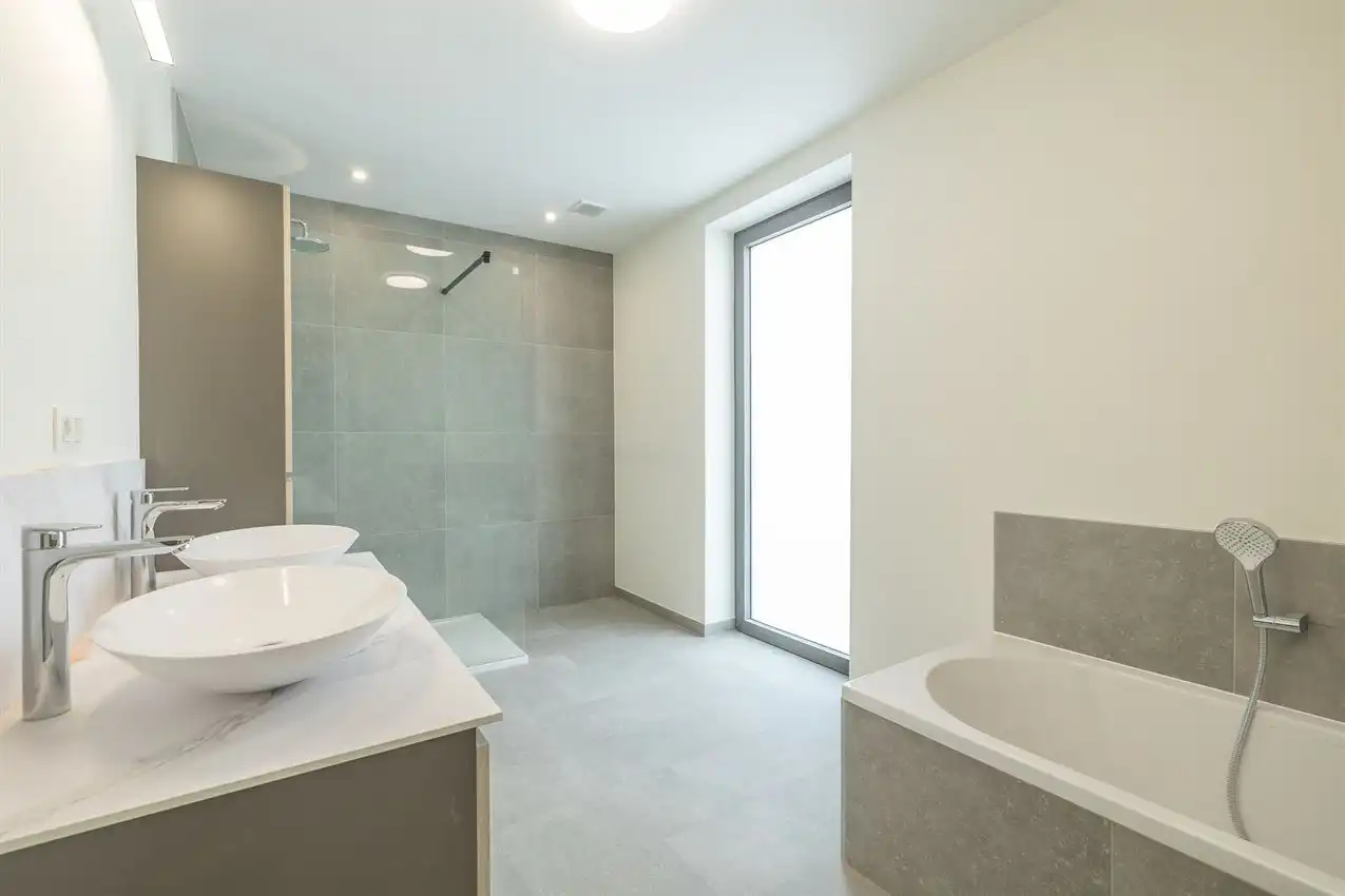 Nieuwbouwwoning, gunstig gelegen, 3 slpk, tuin, carport foto 20