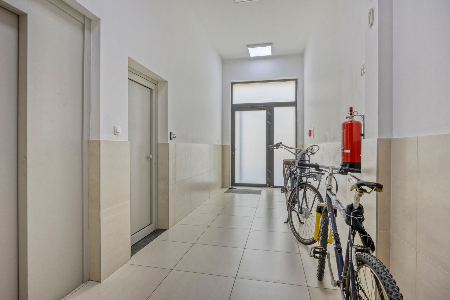 Recent 1 slaapkamer appartement met terras nabij Tour&Taxis foto 18