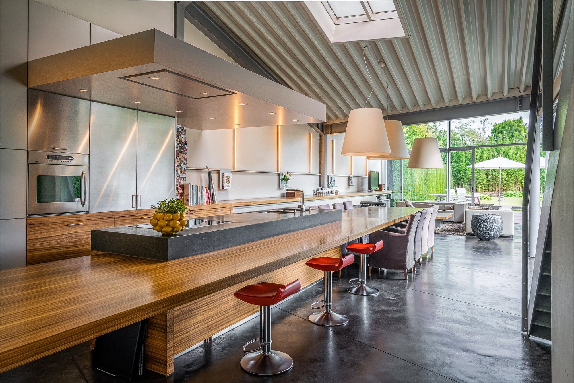 Instapklare design - LOFT  ARCHITECTENWONING  met ZW - private tuin op goede ligging. foto 6