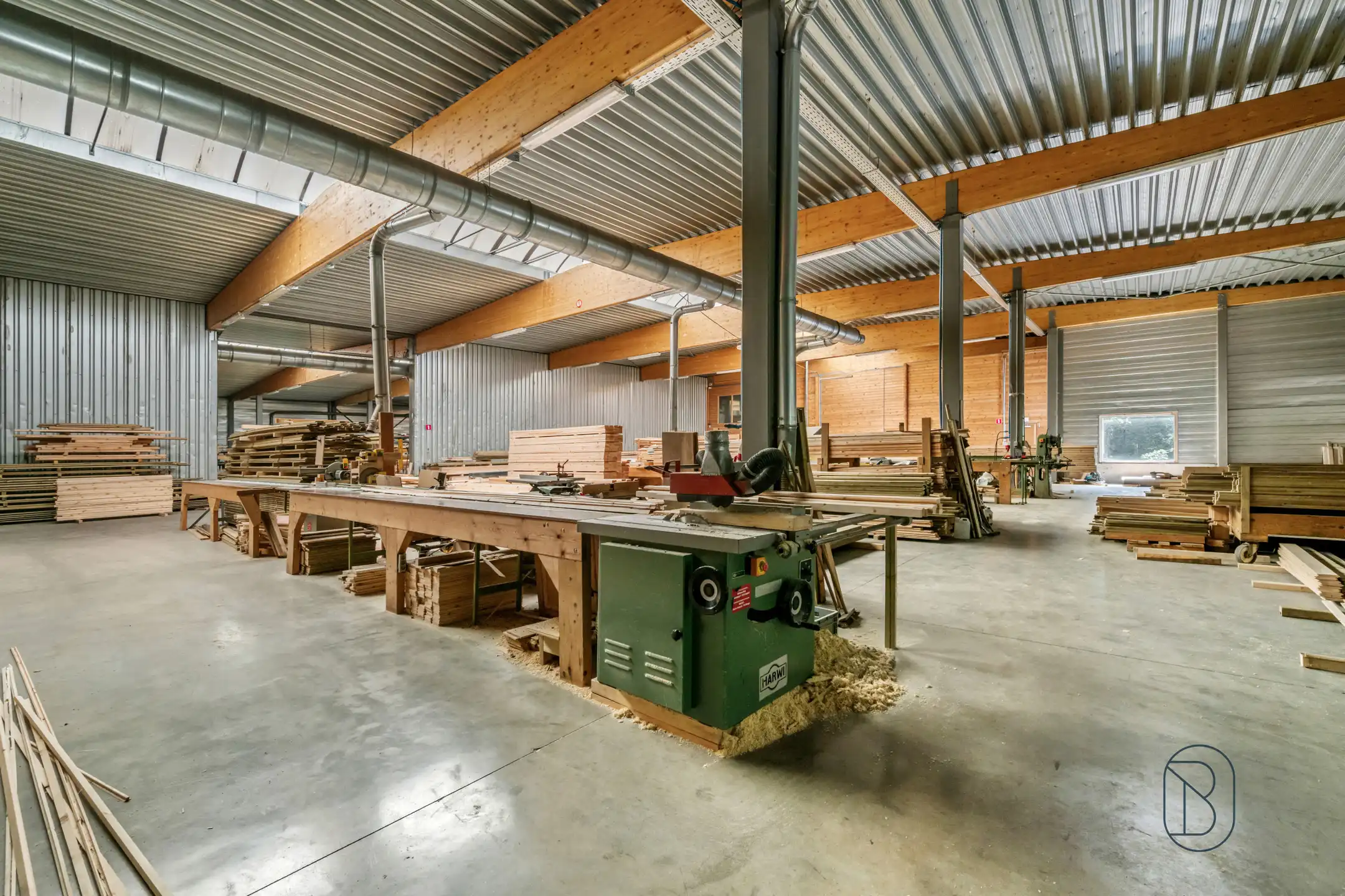Loods met appartement + studio op 1,45 hectare foto 8