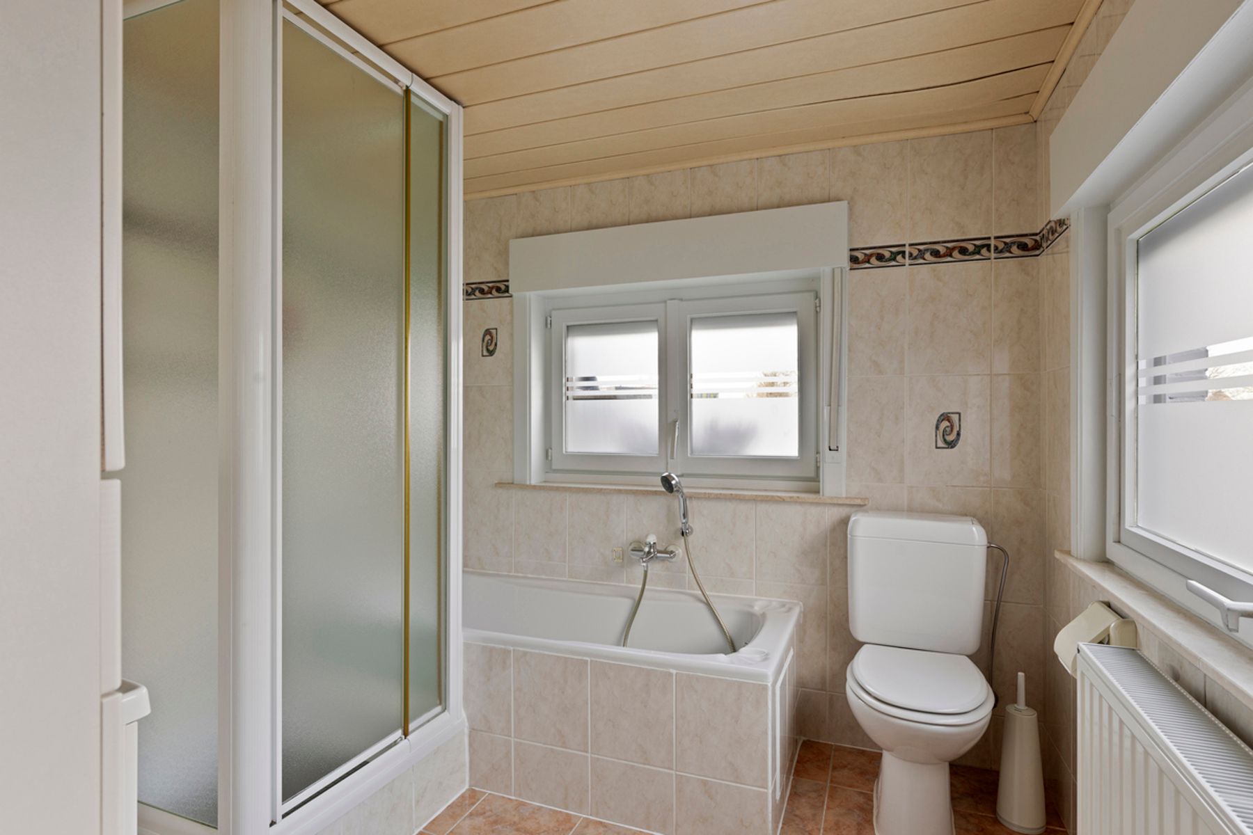 Instapklare centrumwoning met garage en autostaanplaats.  foto 22
