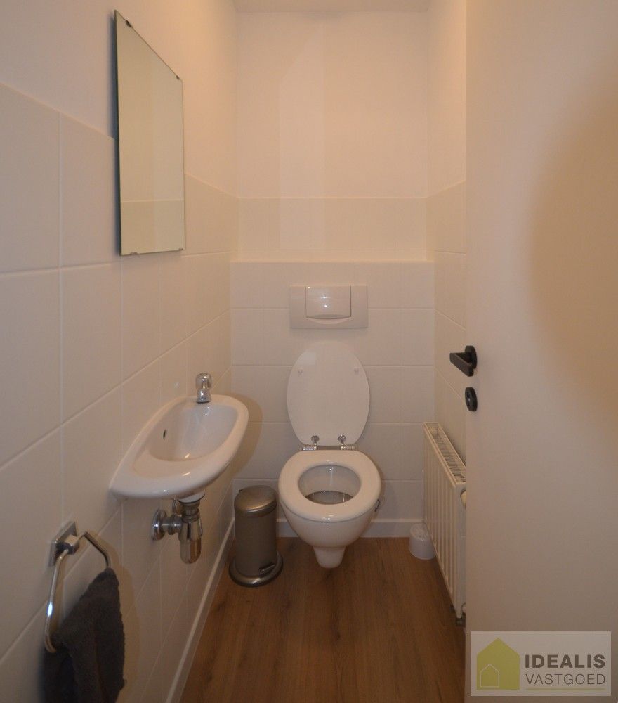 IDEALIS VASTGOED – KNAP GERENOVEERD DAKAPPARTEMENT MET 1 SLAAPKAMER, AANGENAME LEEFRUIMTE EN EXTRA BERGRUIMTE. Zeer geschikt voor kandidaten op zoek naar betaalbare woonruimte vlak bij de stadskern van Bree! foto 9