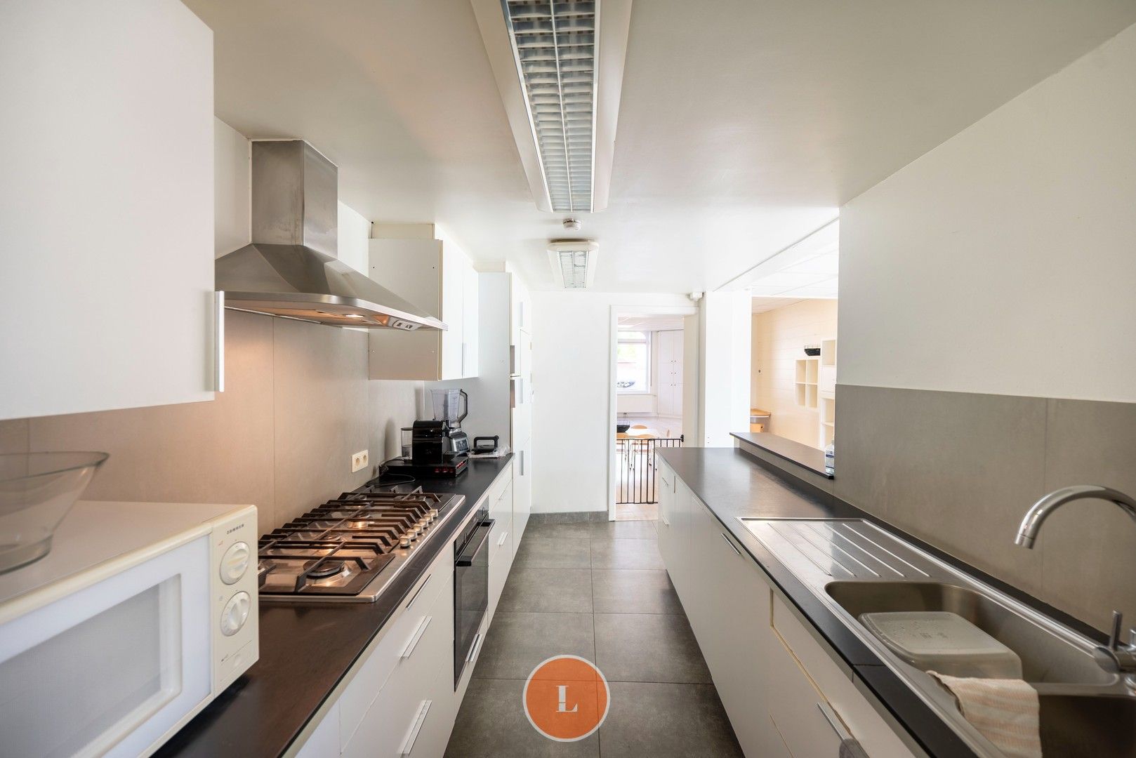 Te koop ruime halfopen woning met 4 slaapkamers en uitweg te Sint-Eloois-Winkel. foto 8