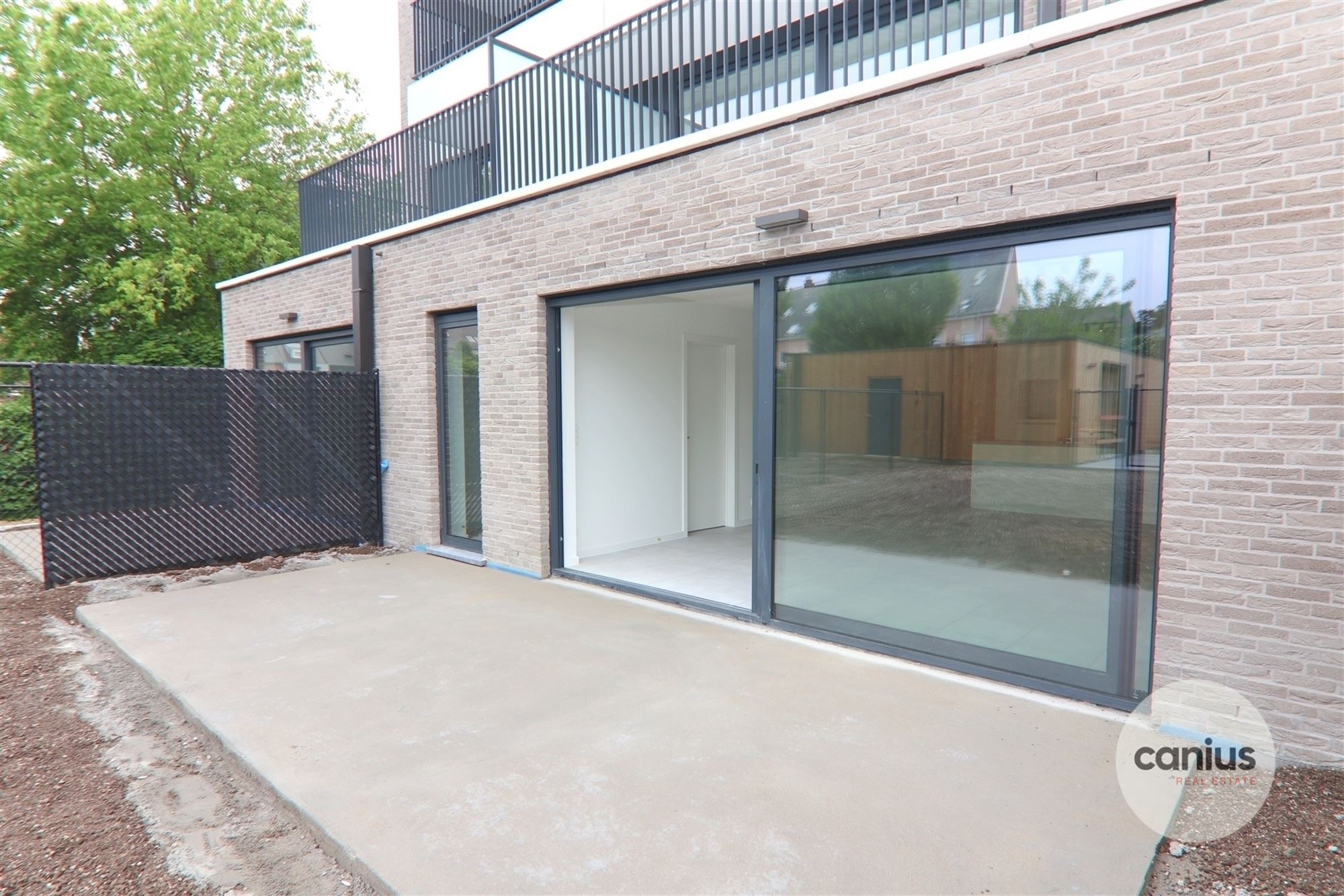 GESCHILDERD NIEUWBOUWAPP. IN HARTJE HASSELT MET 3 SLKS + TERRAS, TUIN & PARKING foto 7