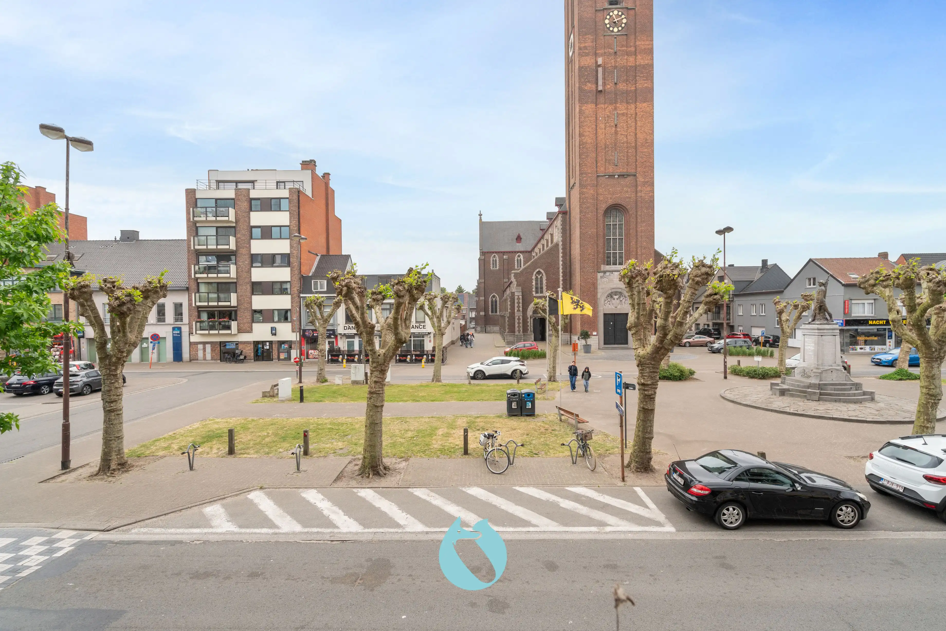 Gelegen aan de levendige Grote Markt van Zelzate foto 9