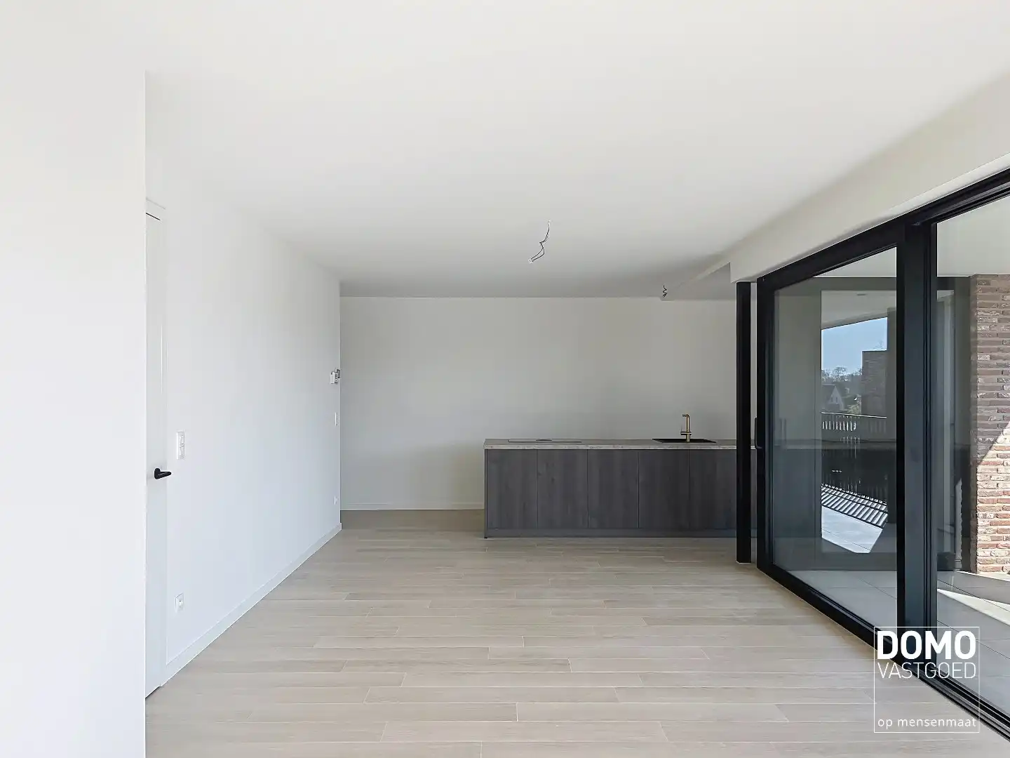 RUIM APPARTEMENT MET PRACHTIG TERRAS, LIFT EN GARAGEBOX IN CENTRUM KERMT foto 5