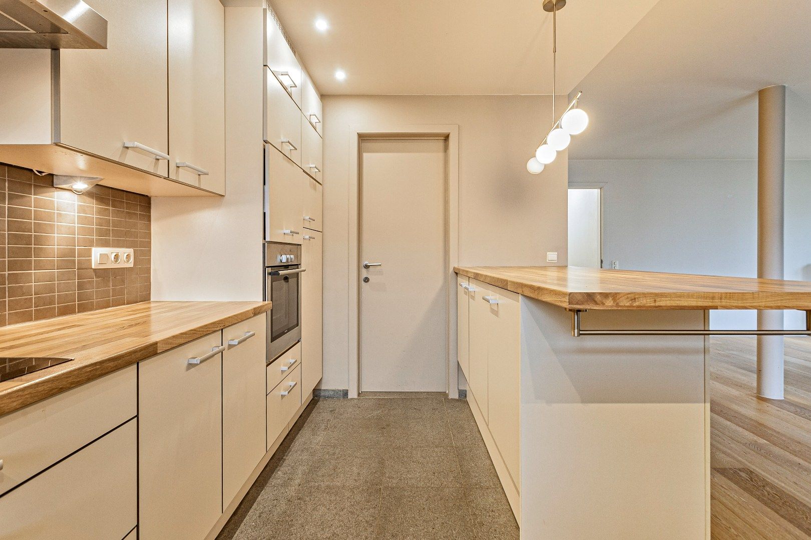 Prachtig gelijkvloers  3 slaapkamer appartement met tuin van 389m2 foto 9