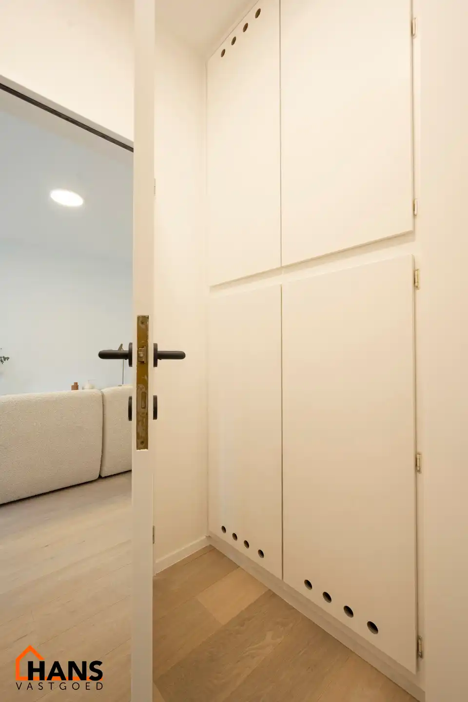 Gerenoveerd gelijkvloers appartement met 2 tuinen en garage. foto 21