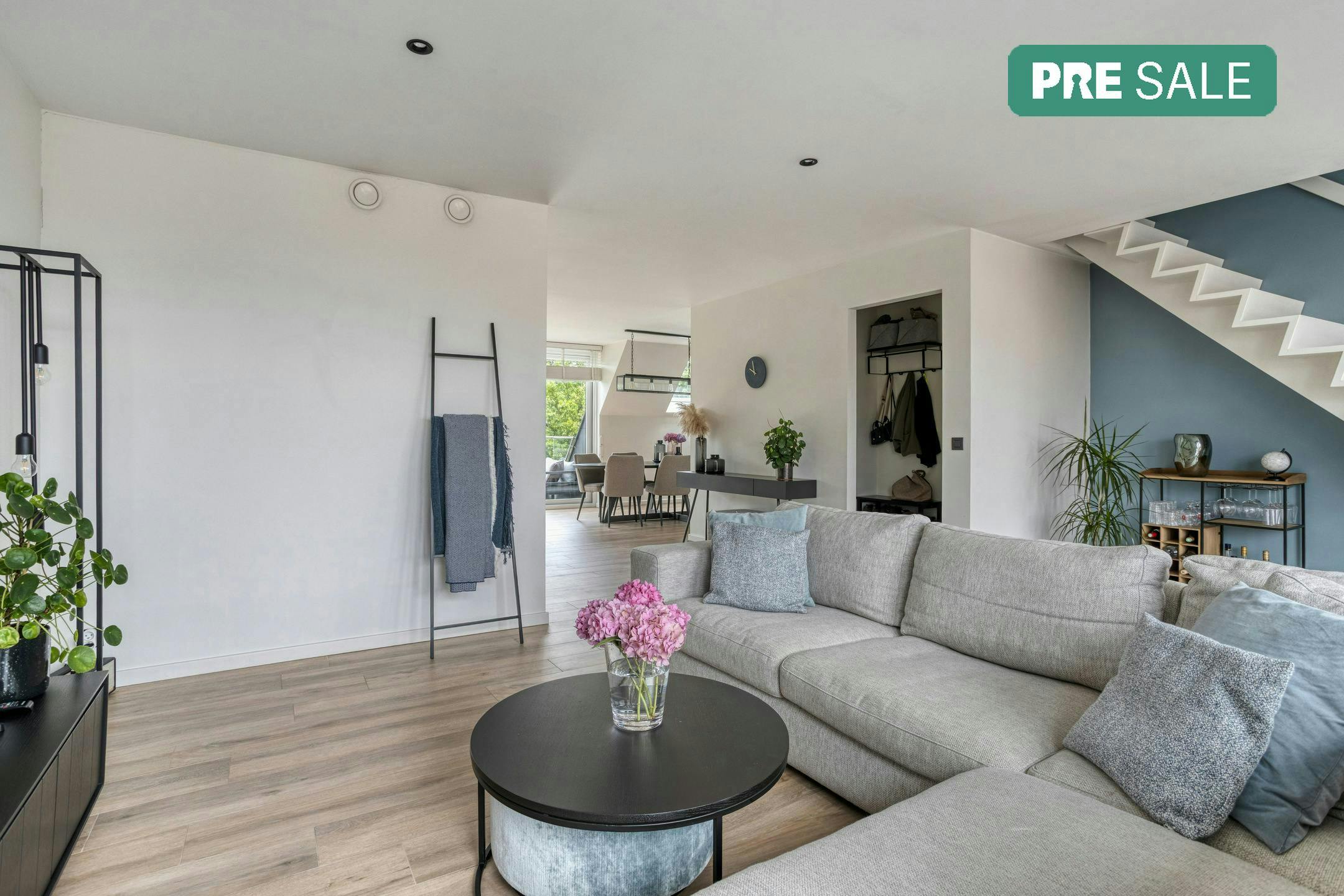 Instapklare, lichtrijke duplex te koop in hartje Aalter foto {{pictureIndex}}
