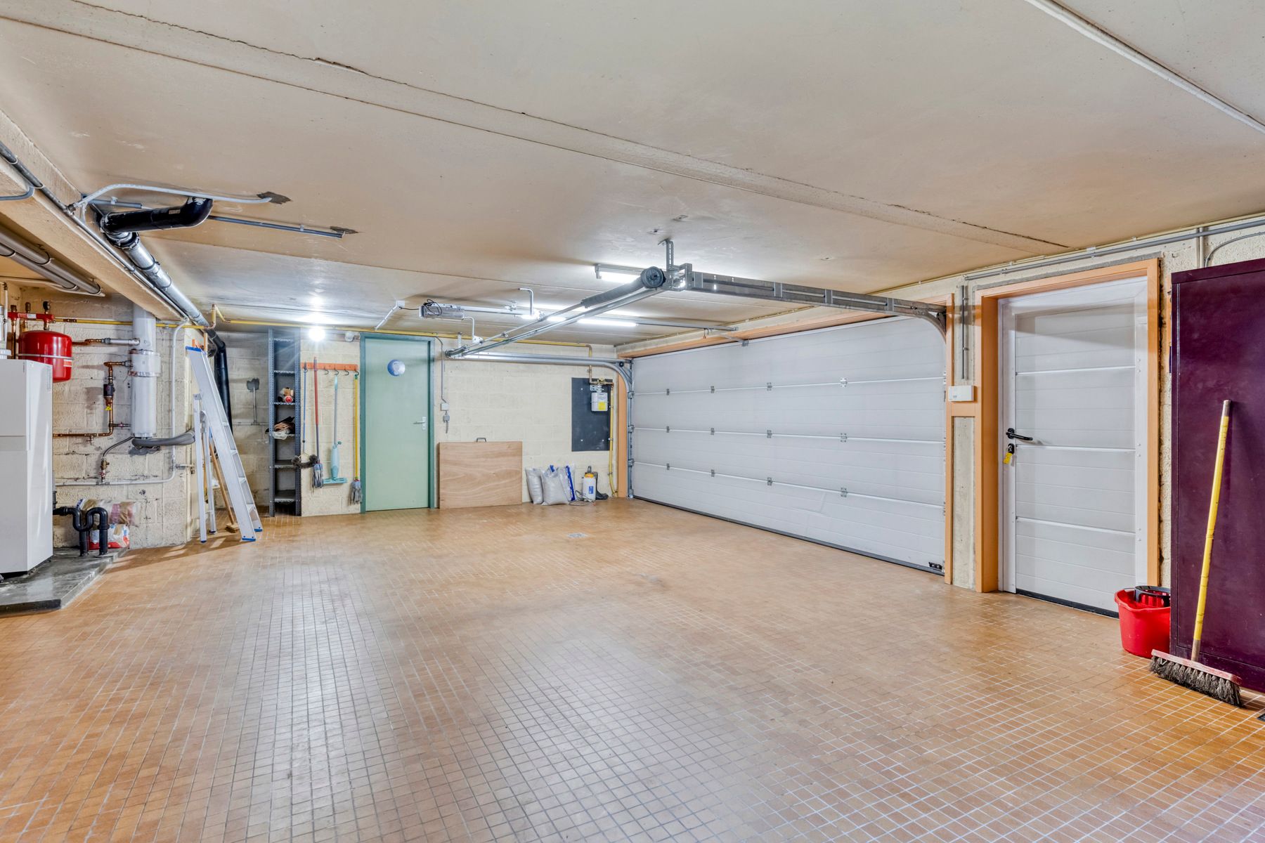 Architecturale parel met 3slaapkamers en garage op 14a 42ca! foto 16