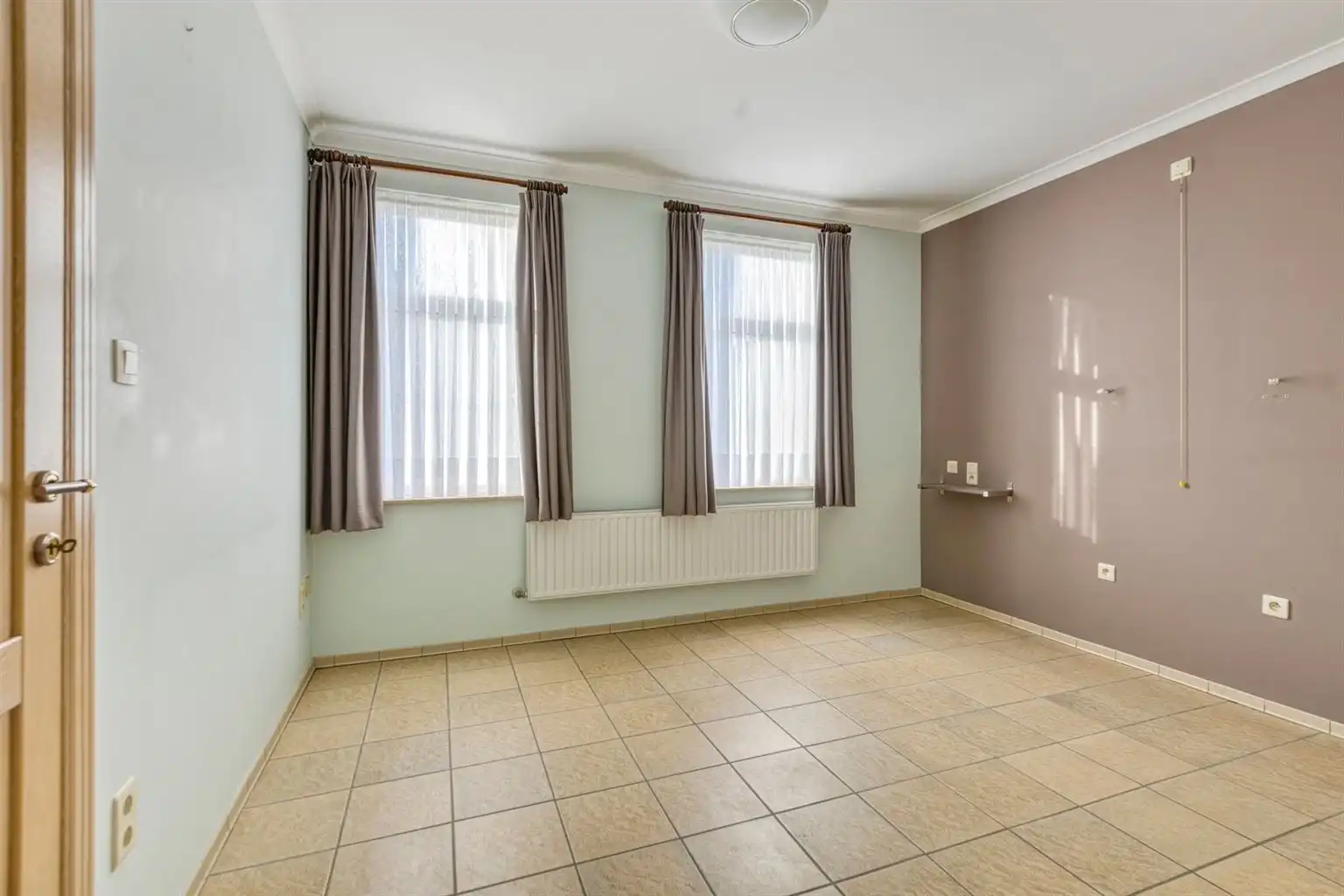 Ruime, vrijstaande woning op een perceel van 965m2 met 3 slaapkamers, inpandige garage en tuin, rustig doch centraal gelegen in Oud-Dilsen. foto 13